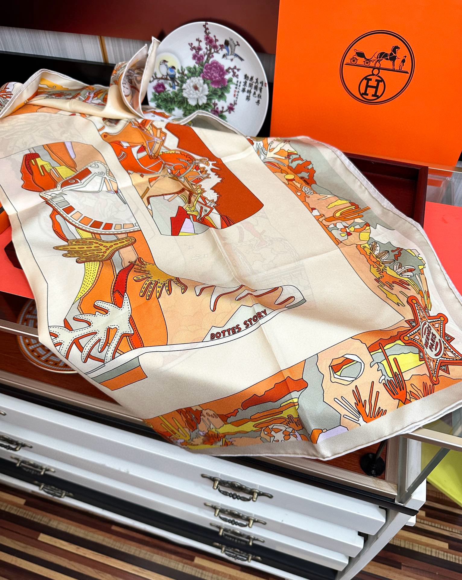 高版本2025 。HERMES 重磅庆祝女士小姐姐们必备款方巾嘴唇精简时髦，太美了發品质感很显好得意好搭