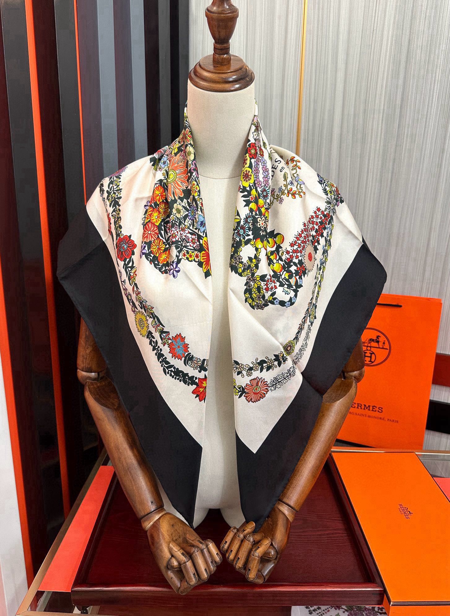  。高版本 爱马仕 的经典单品展现强大而迷人的女性魅力精髓色此90方巾推陈出新太阳诠释无限的情感和自由，