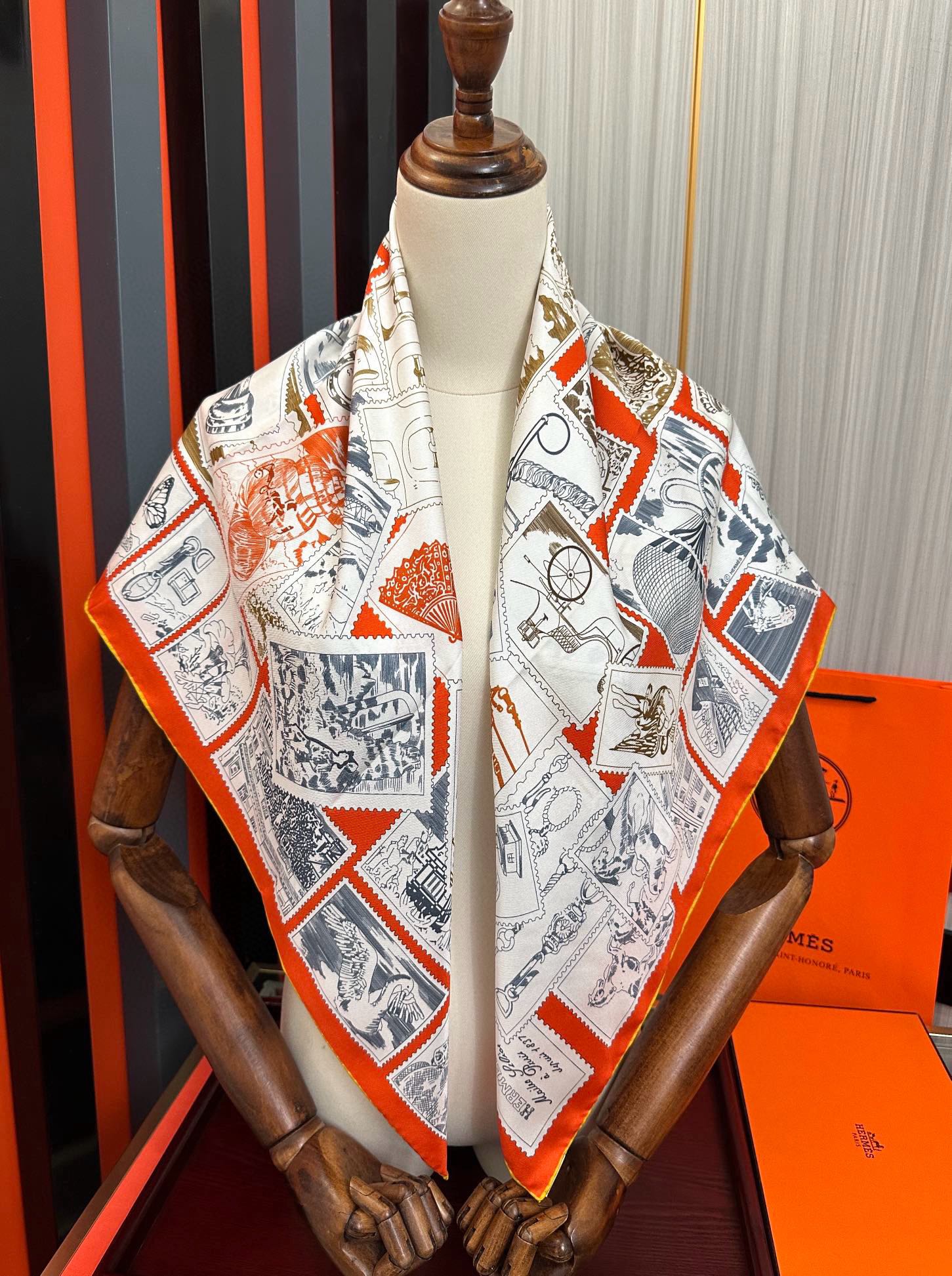上新2025 。HERMES 重磅庆祝【福宝集邮者】90方巾嘴唇精简时髦，太美了 品质感很显好得意好搭到