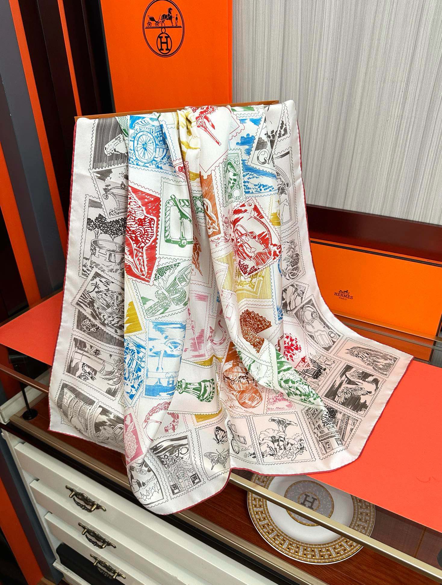 上新2025 。HERMES 重磅庆祝【福宝集邮者】90方巾嘴唇精简时髦，太美了 品质感很显好得意好搭到