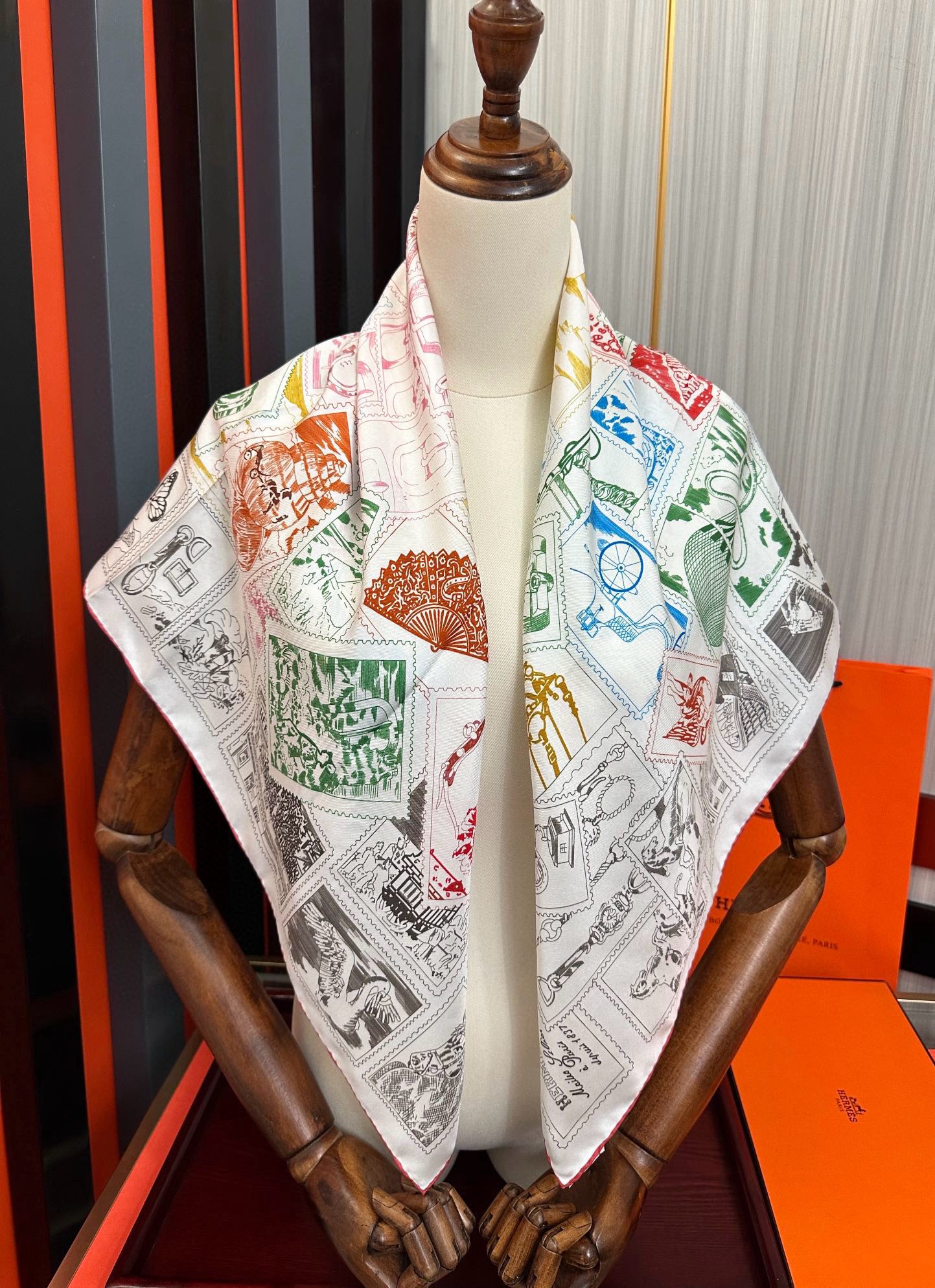 上新2025 。HERMES 重磅庆祝【福宝集邮者】90方巾嘴唇精简时髦，太美了 品质感很显好得意好搭到