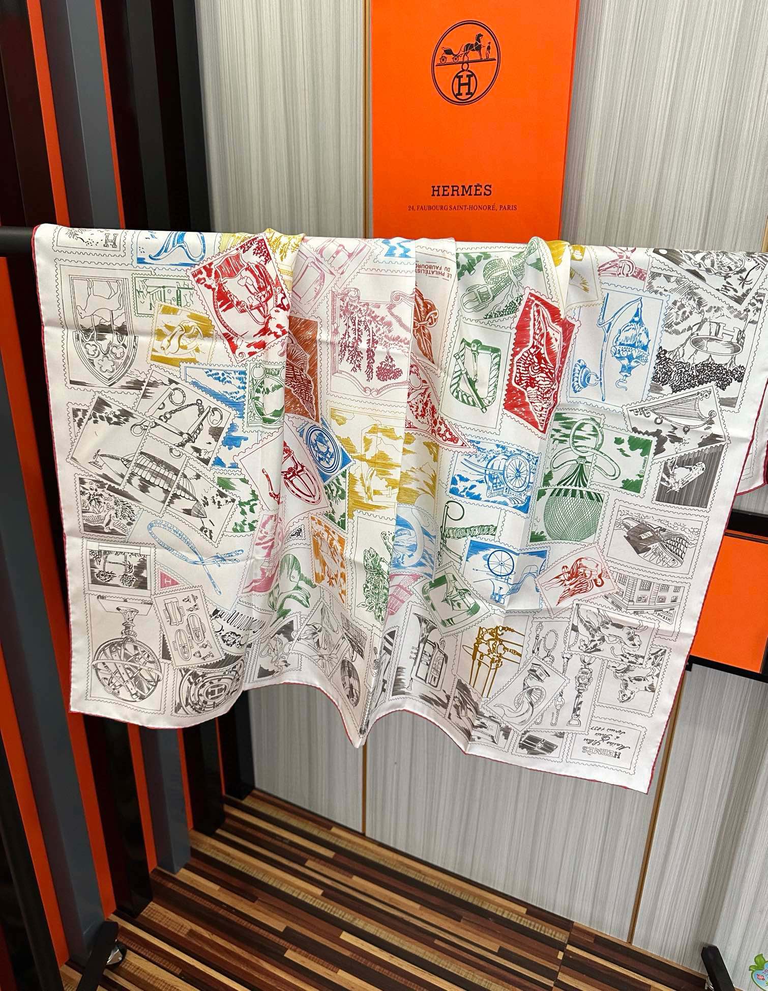 上新2025 。HERMES 重磅庆祝【福宝集邮者】90方巾嘴唇精简时髦，太美了 品质感很显好得意好搭到