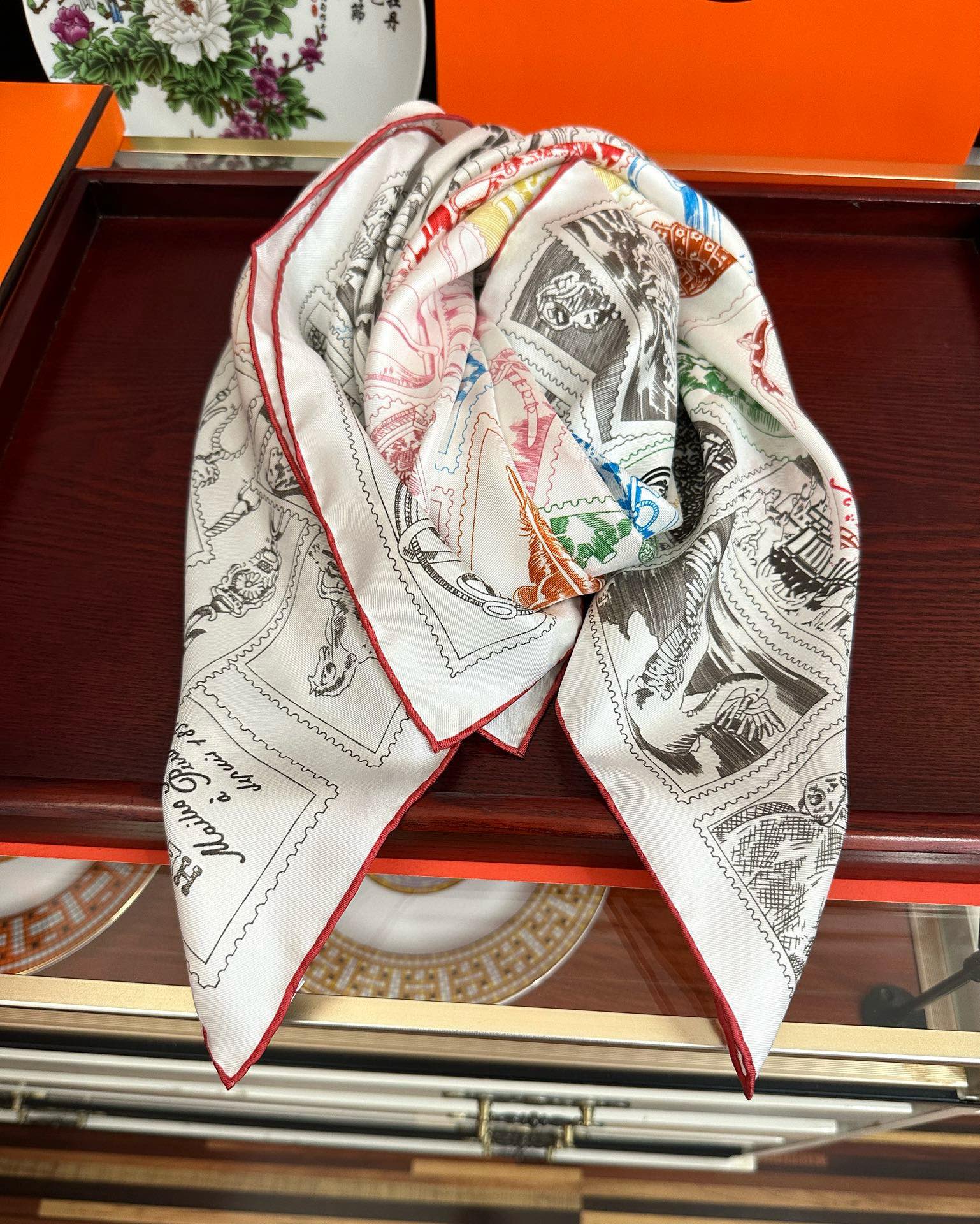 上新2025 。HERMES 重磅庆祝【福宝集邮者】90方巾嘴唇精简时髦，太美了 品质感很显好得意好搭到