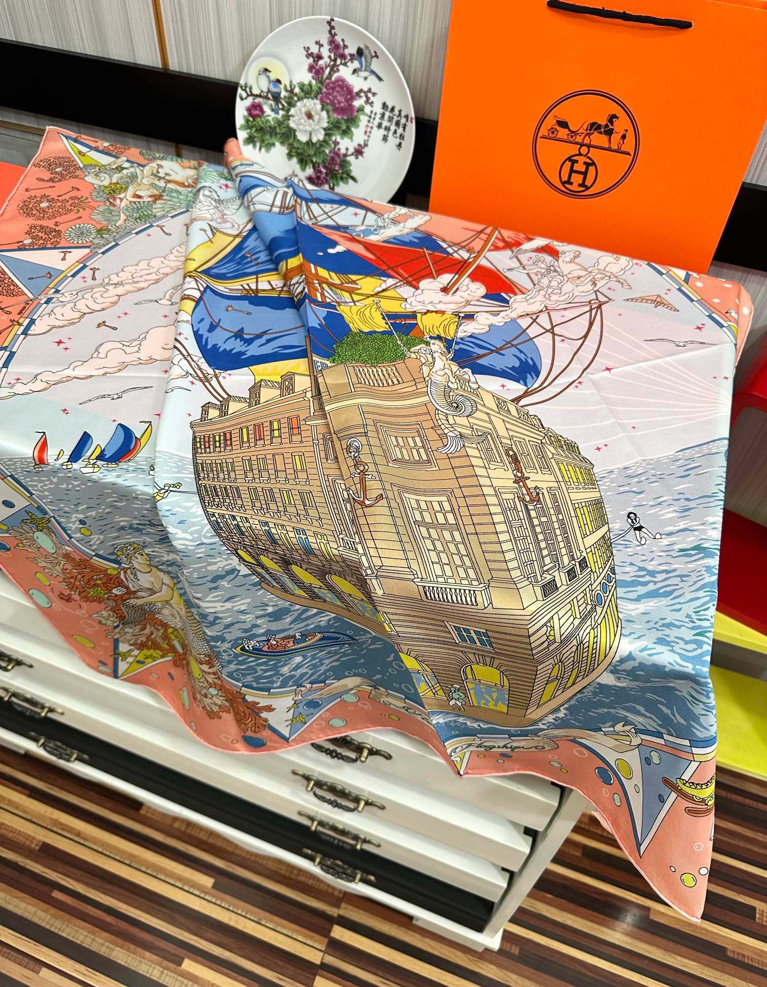 上新2025 。HERMES 重磅庆祝【爱马仕旗舰】方巾嘴唇精简时髦，品质感很显好得意好搭到上瘾的丝巾色