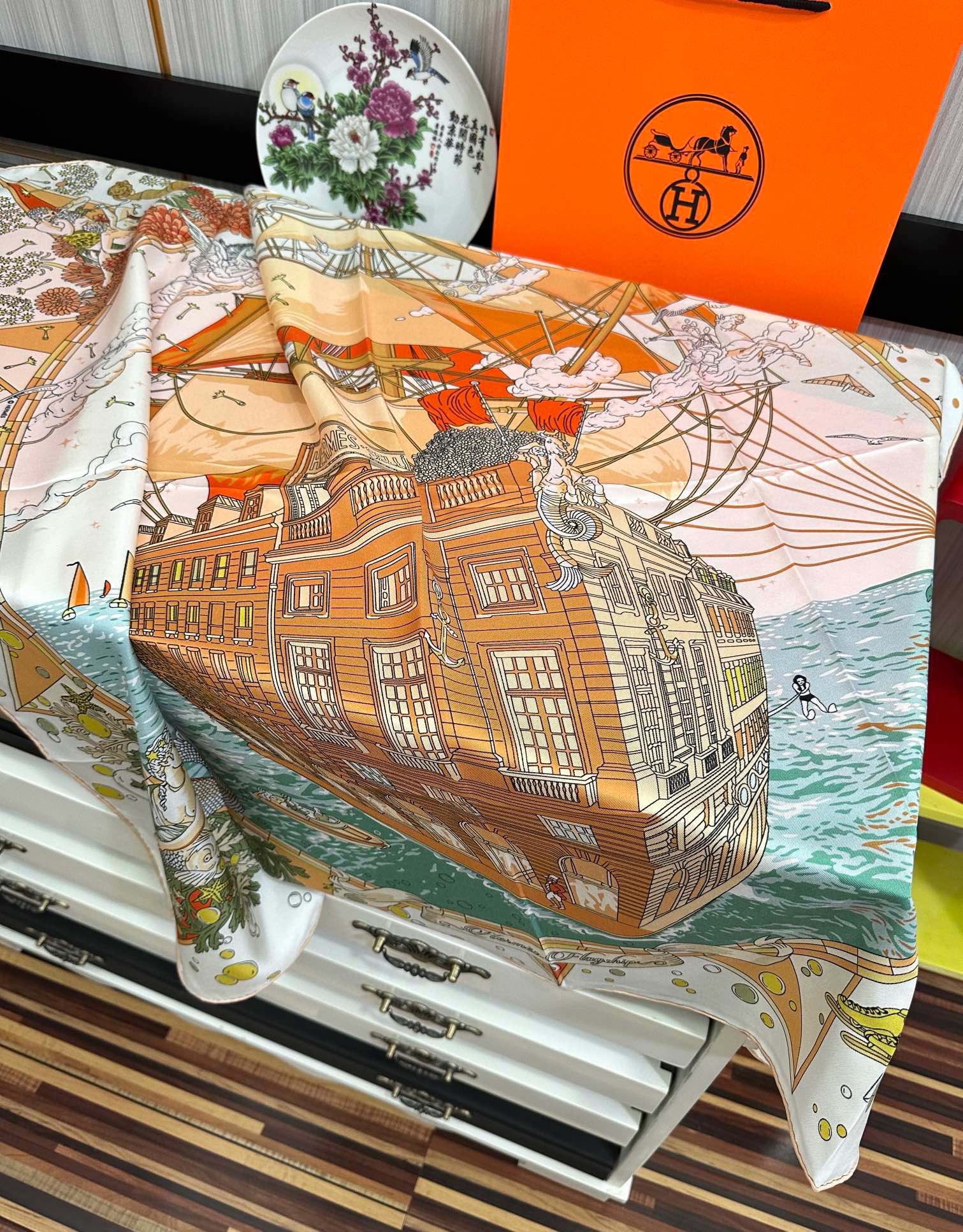 上新2025 。HERMES 重磅庆祝【爱马仕旗舰】方巾嘴唇精简时髦，品质感很显好得意好搭到上瘾的丝巾色