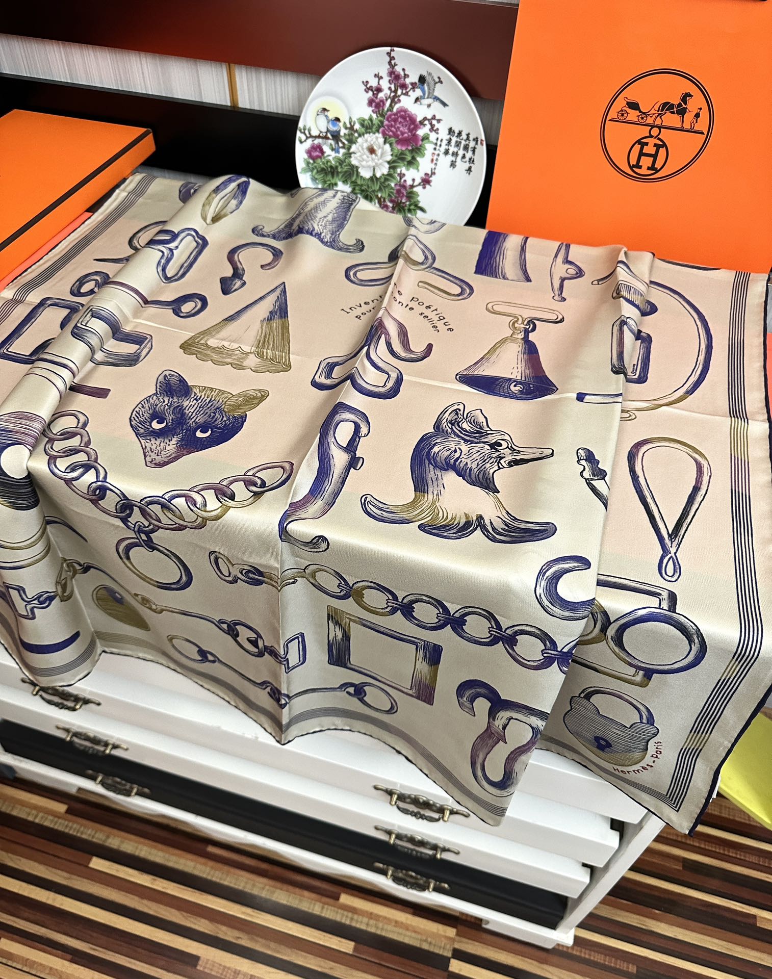 。高品质2025爱马仕最新款 官网同步 太阳精致卷边嘴唇太美了品质感很显好得意好搭到上瘾的丝巾色带着不显