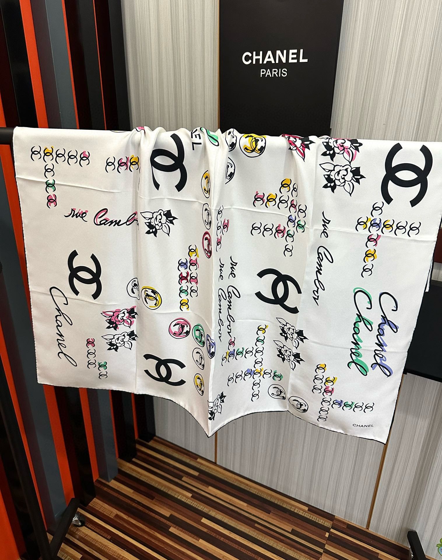 。双面同色 香奈儿18姆米 高版本👍香奶奶永远都是比较经典發一条印有字母Logo交织图案巧妙搭配得意简直