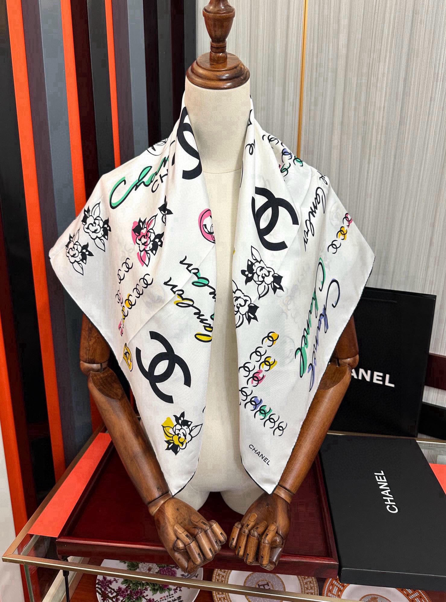 。双面同色 香奈儿18姆米 高版本👍香奶奶永远都是比较经典發一条印有字母Logo交织图案巧妙搭配得意简直