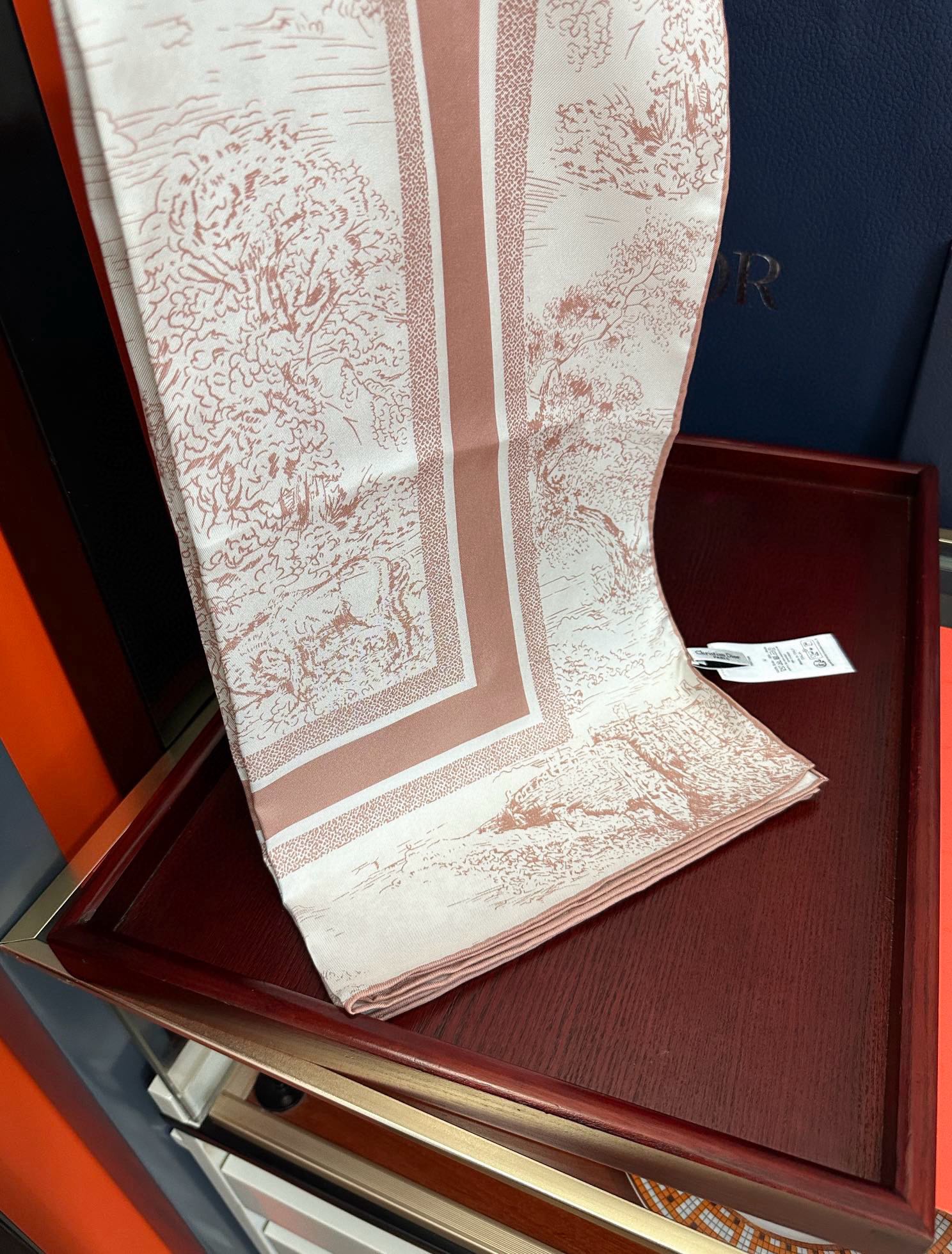 。 迪奥2025新款嘴唇顶级品质精致卷边發太美了玫瑰买到都说好👍下手一定要快高端 大爱❤️女人尤物 货极