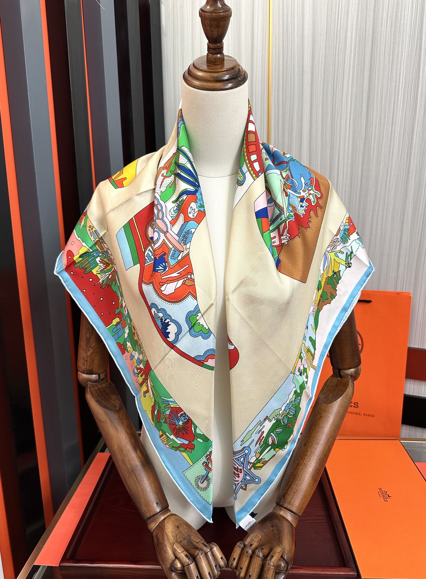 高版本2025 。HERMES 重磅庆祝女士小姐姐们必备款方巾嘴唇精简时髦，太美了發品质感很显好得意好搭