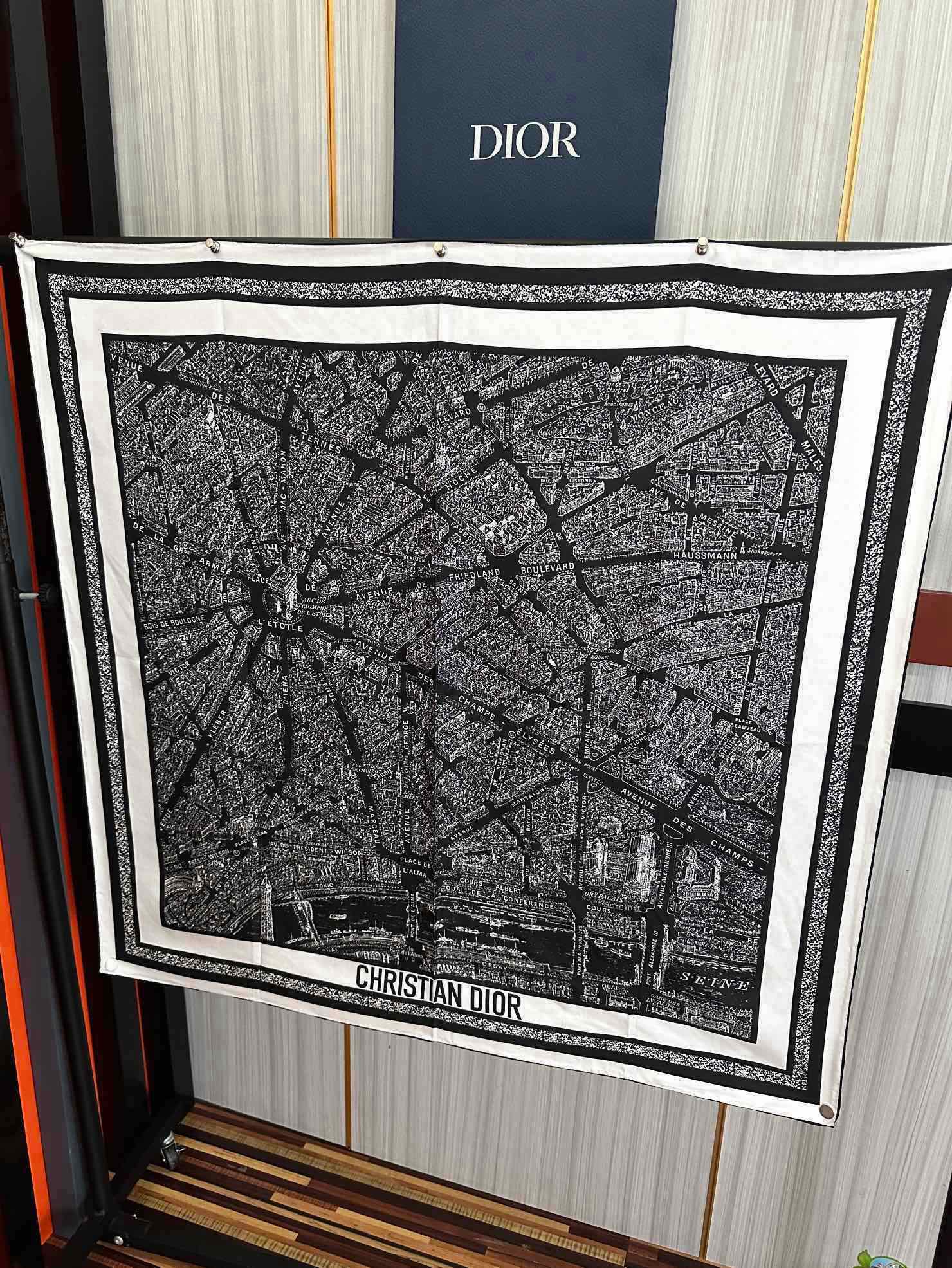 。新款 迪奥2025春夏季新款，【巴黎地图】太美了玫瑰买到都说好👍下手一定要快高端 大爱❤️女人尤物 货