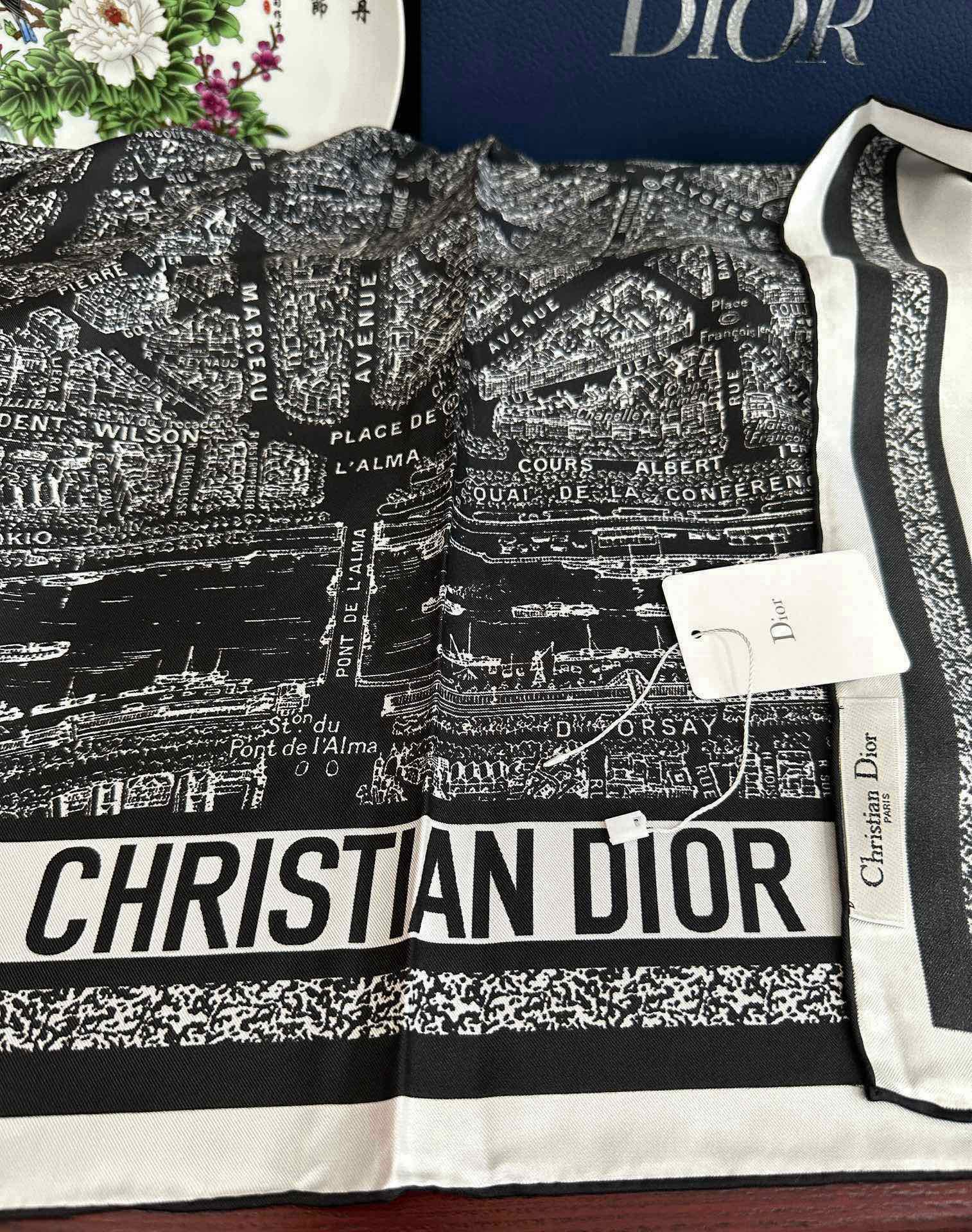 。新款 迪奥2025春夏季新款，【巴黎地图】太美了玫瑰买到都说好👍下手一定要快高端 大爱❤️女人尤物 货