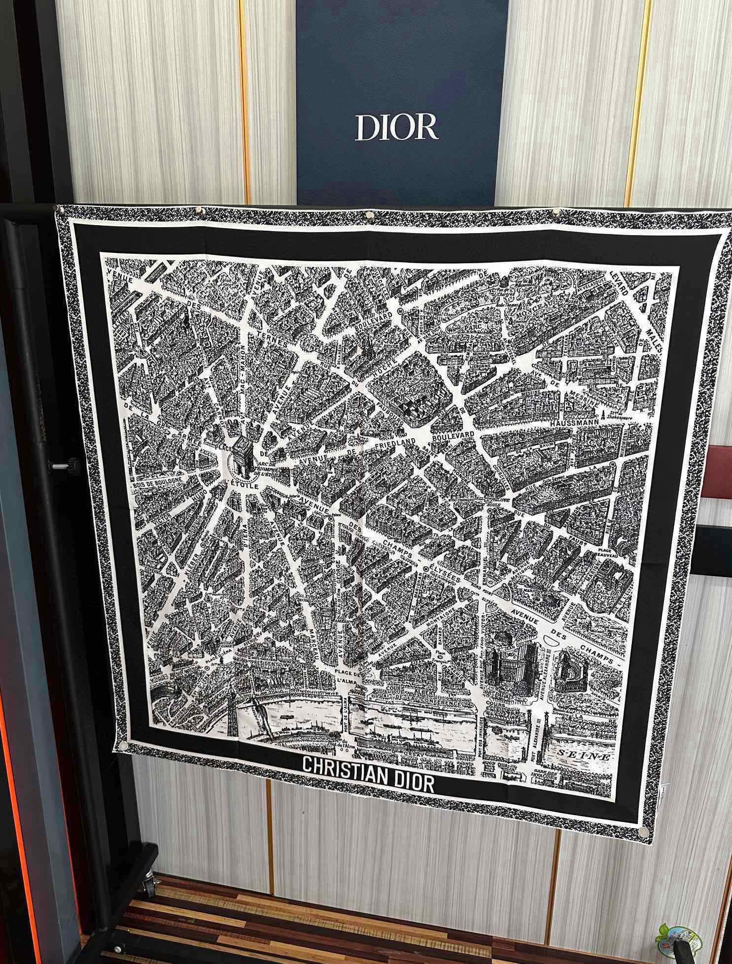 。新款 迪奥2025春夏季新款，【巴黎地图】太美了玫瑰买到都说好👍下手一定要快高端 大爱❤️女人尤物 货