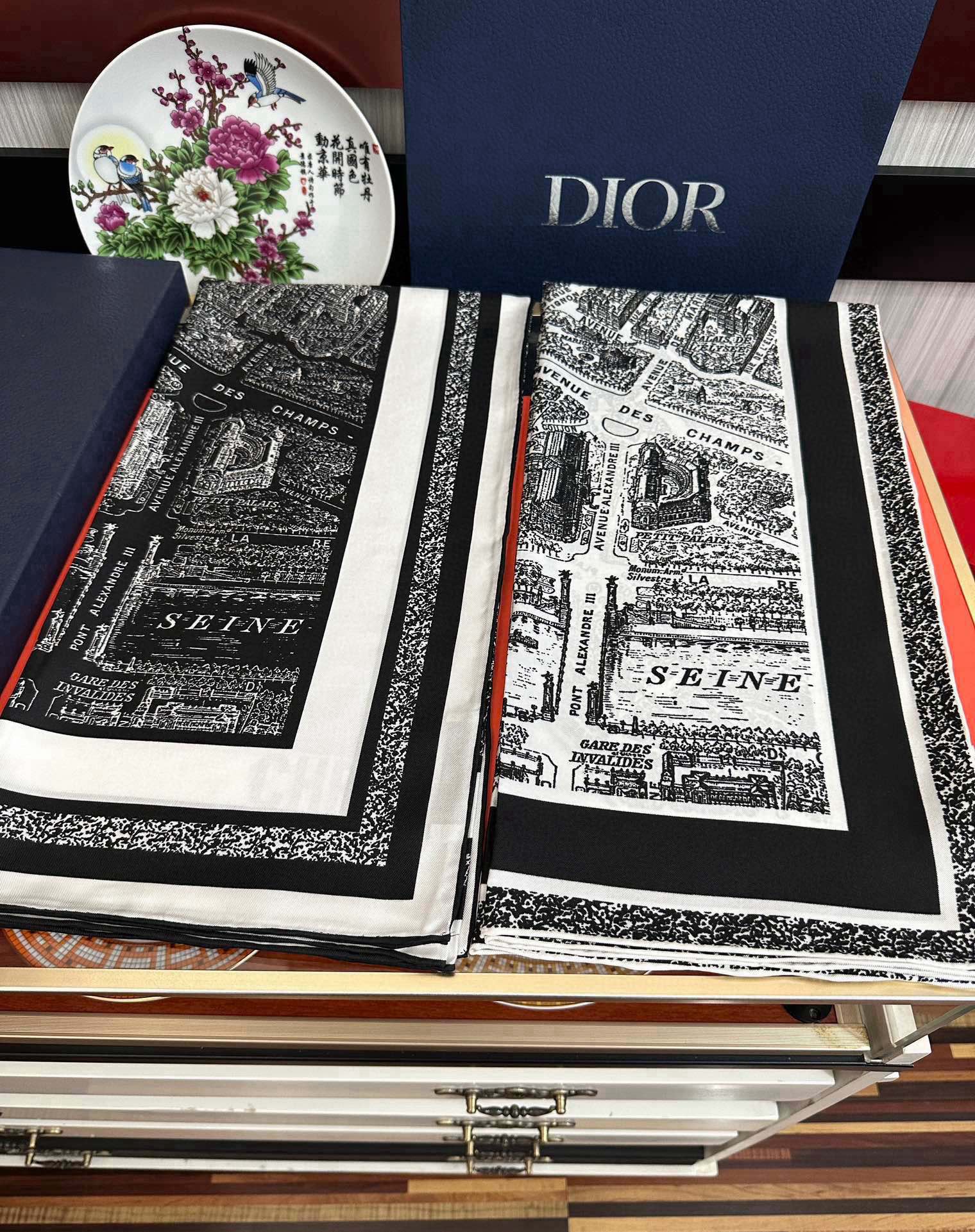 。新款 迪奥2025春夏季新款，【巴黎地图】太美了玫瑰买到都说好👍下手一定要快高端 大爱❤️女人尤物 货