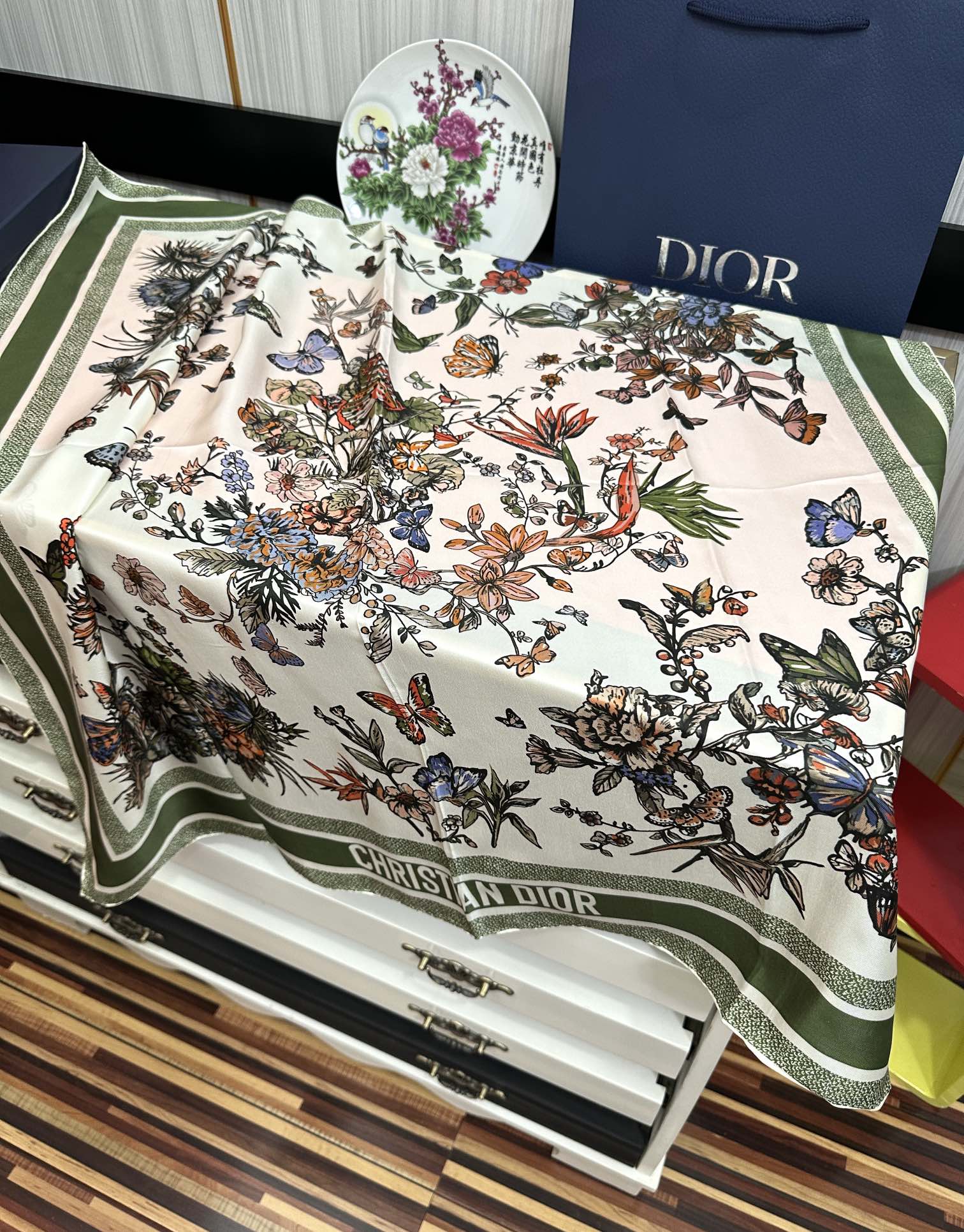 。 迪澳2025春夏季新款，太美了玫瑰买到都说好👍下手一定要快高端 大爱❤️女人尤物 货极少 四季都可以