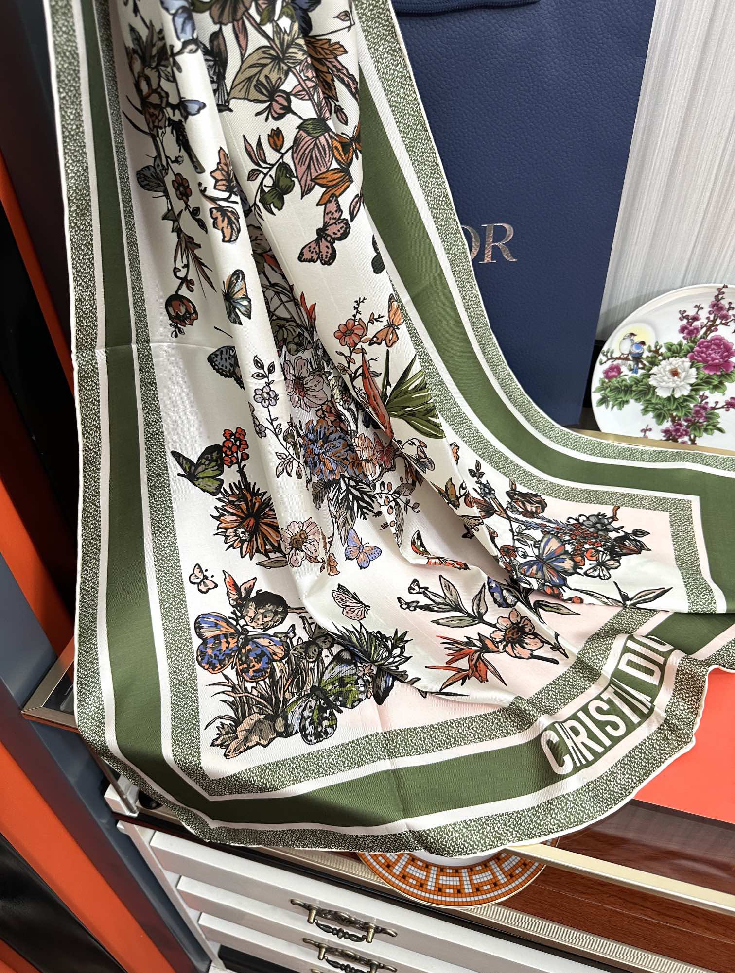 。 迪澳2025春夏季新款，太美了玫瑰买到都说好👍下手一定要快高端 大爱❤️女人尤物 货极少 四季都可以