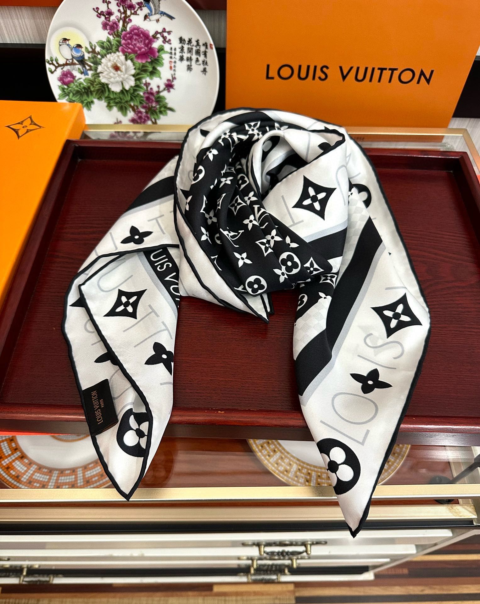 太阳 LV 25官网同步【双面同色】随便怎么围都好看發太美了庆祝顶级的设计發风格非常适合夏天搭配色随便怎