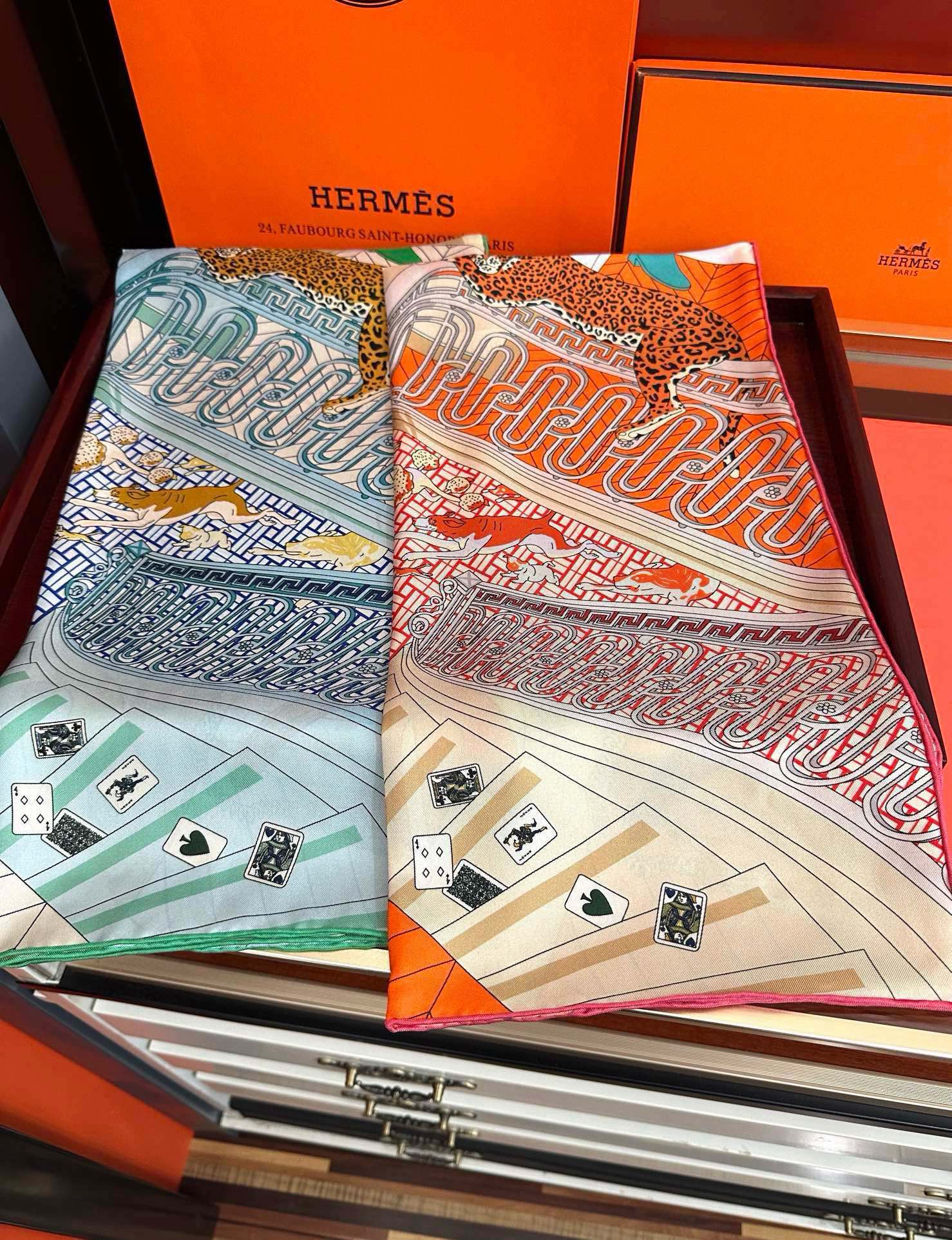 。高品质2025HERMES 【24号之谜】太阳精致卷边嘴唇太美了品质感很显好得意好搭到上瘾的丝巾色带着