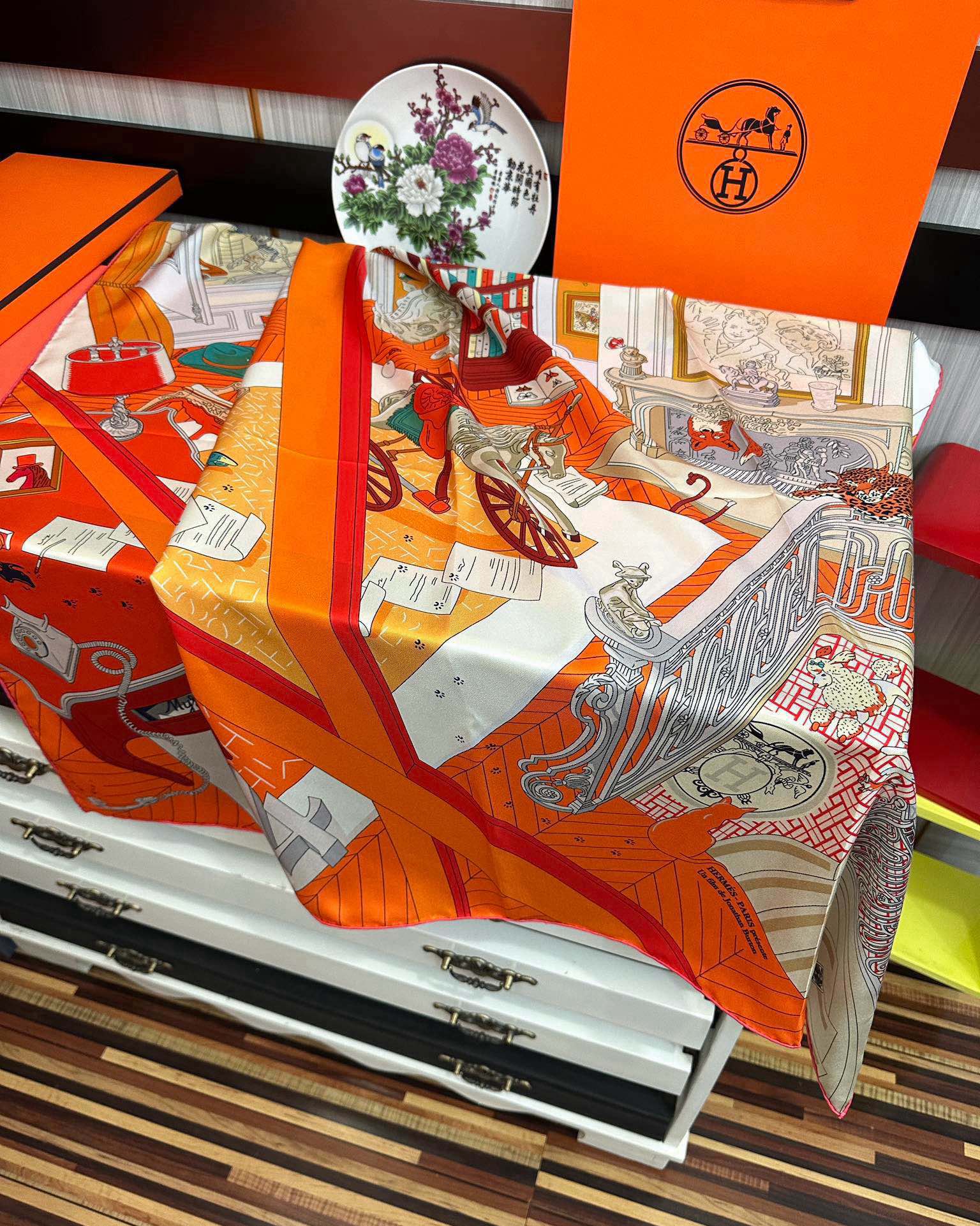 。高品质2025HERMES 【24号之谜】太阳精致卷边嘴唇太美了品质感很显好得意好搭到上瘾的丝巾色带着