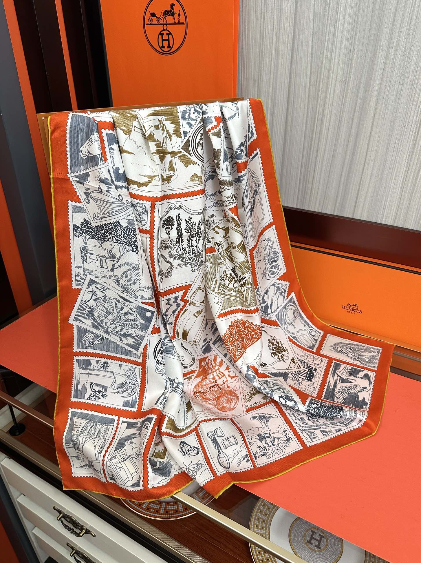 上新2025 。HERMES 重磅庆祝【福宝集邮者】90方巾嘴唇精简时髦，太美了 品质感很显好得意好搭到