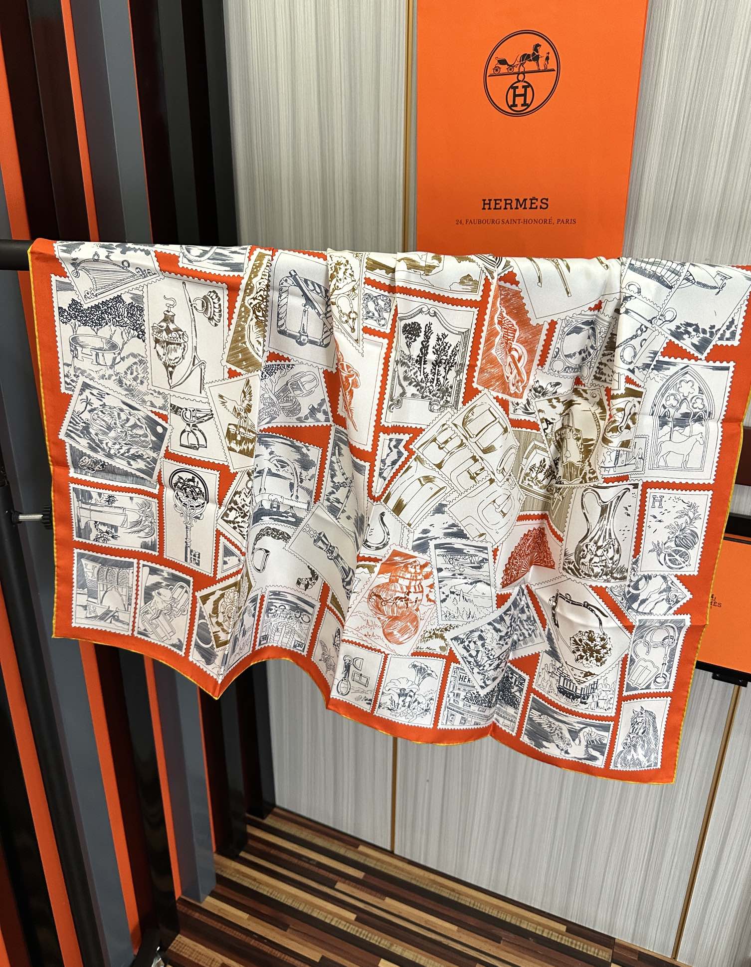 上新2025 。HERMES 重磅庆祝【福宝集邮者】90方巾嘴唇精简时髦，太美了 品质感很显好得意好搭到