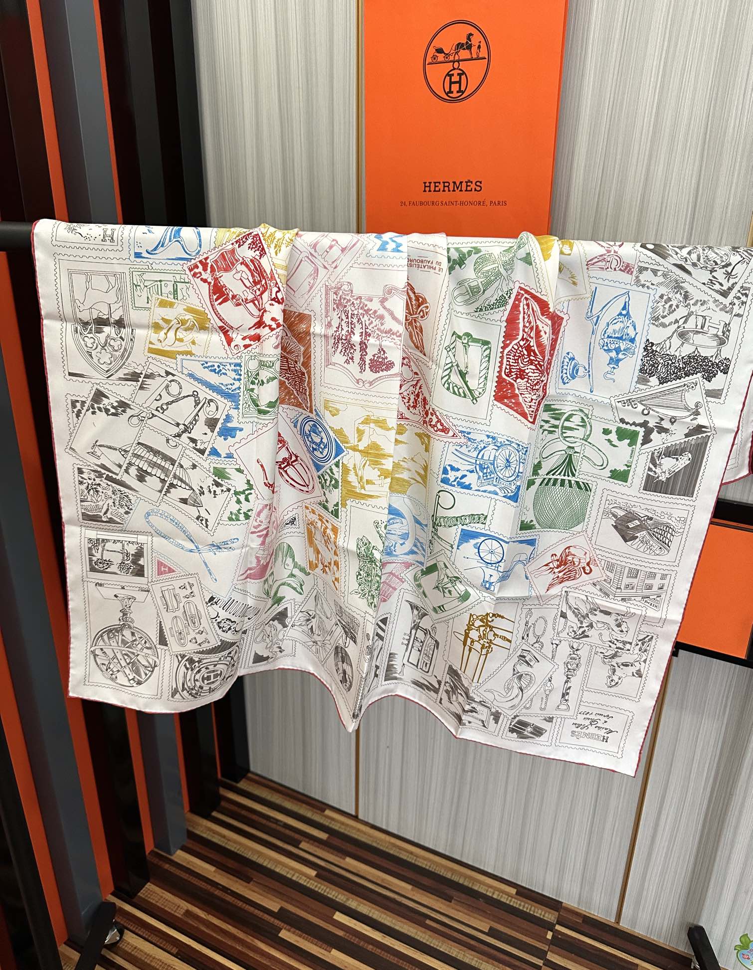 上新2025 。HERMES 重磅庆祝【福宝集邮者】90方巾嘴唇精简时髦，太美了 品质感很显好得意好搭到