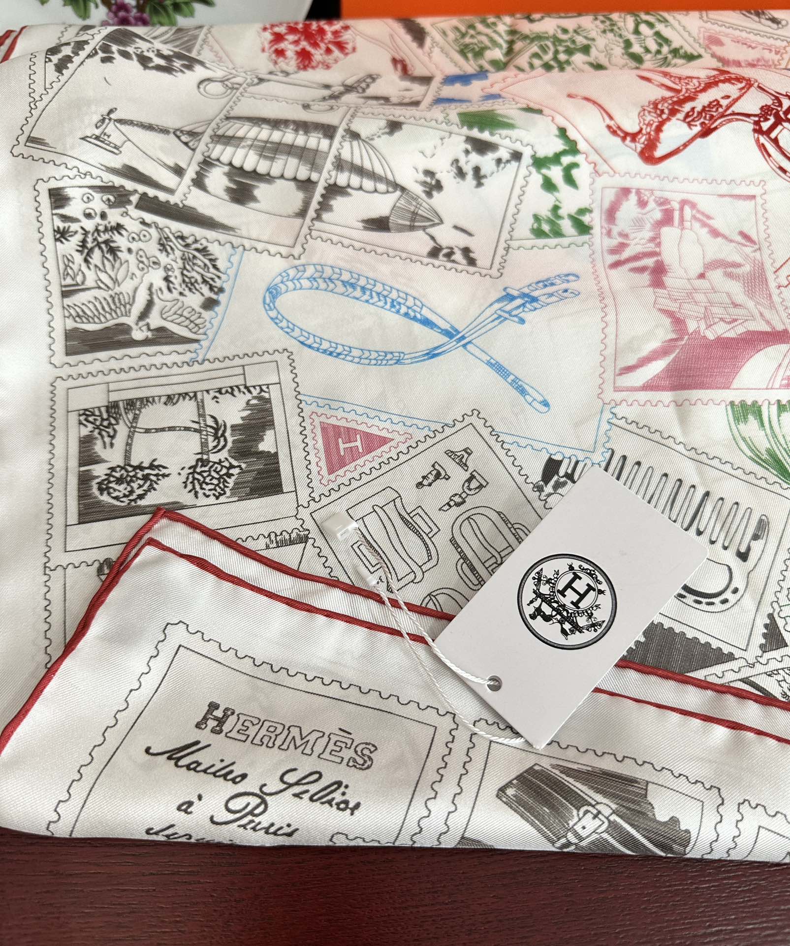 上新2025 。HERMES 重磅庆祝【福宝集邮者】90方巾嘴唇精简时髦，太美了 品质感很显好得意好搭到