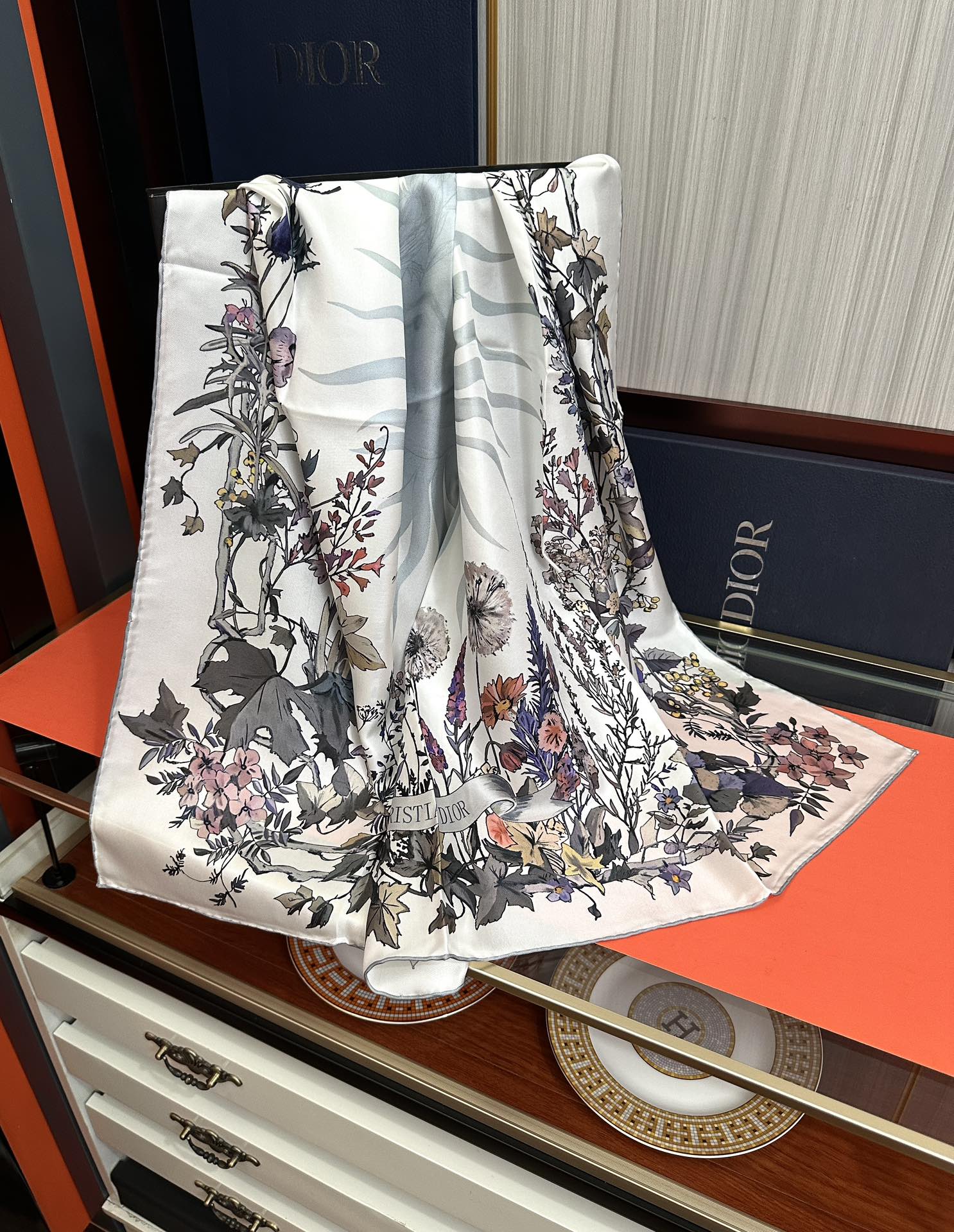 。 迪奥2025春夏季新款，【太阳花神系列】太美了玫瑰买到都说好👍下手一定要快高端 大爱❤️女人尤物 货