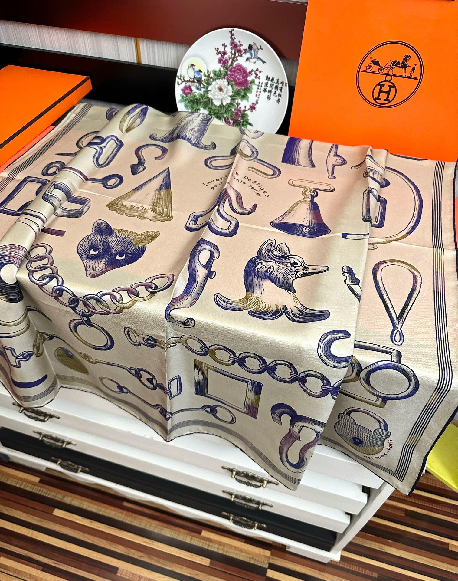 。高品质2025爱马仕最新款 官网同步 太阳精致卷边嘴唇太美了品质感很显好得意好搭到上瘾的丝巾色带着不显
