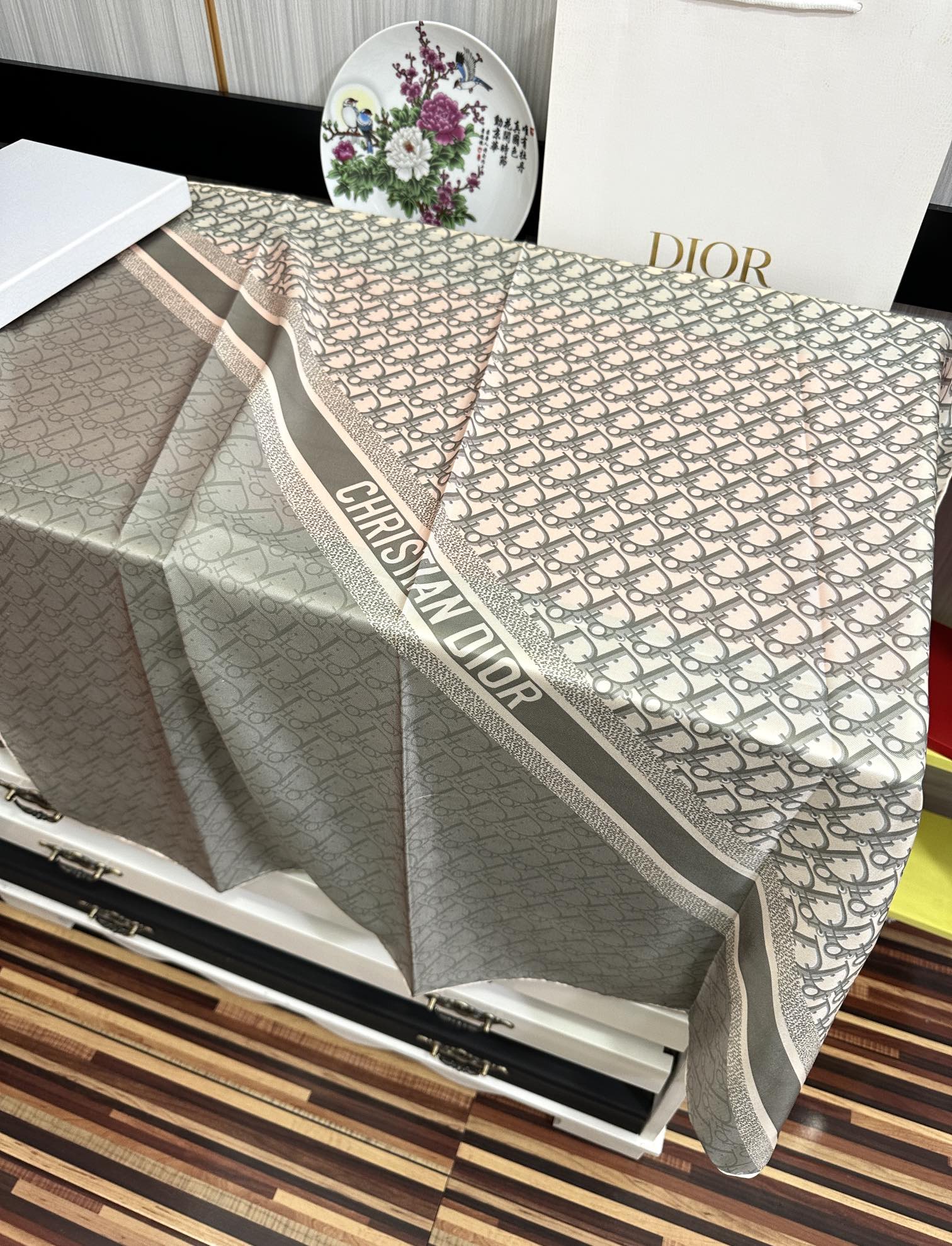 。 迪澳2025【D字印花字母】春夏季新款，太美了玫瑰买到都说好👍下手一定要快高端 大爱❤️女人尤物 货