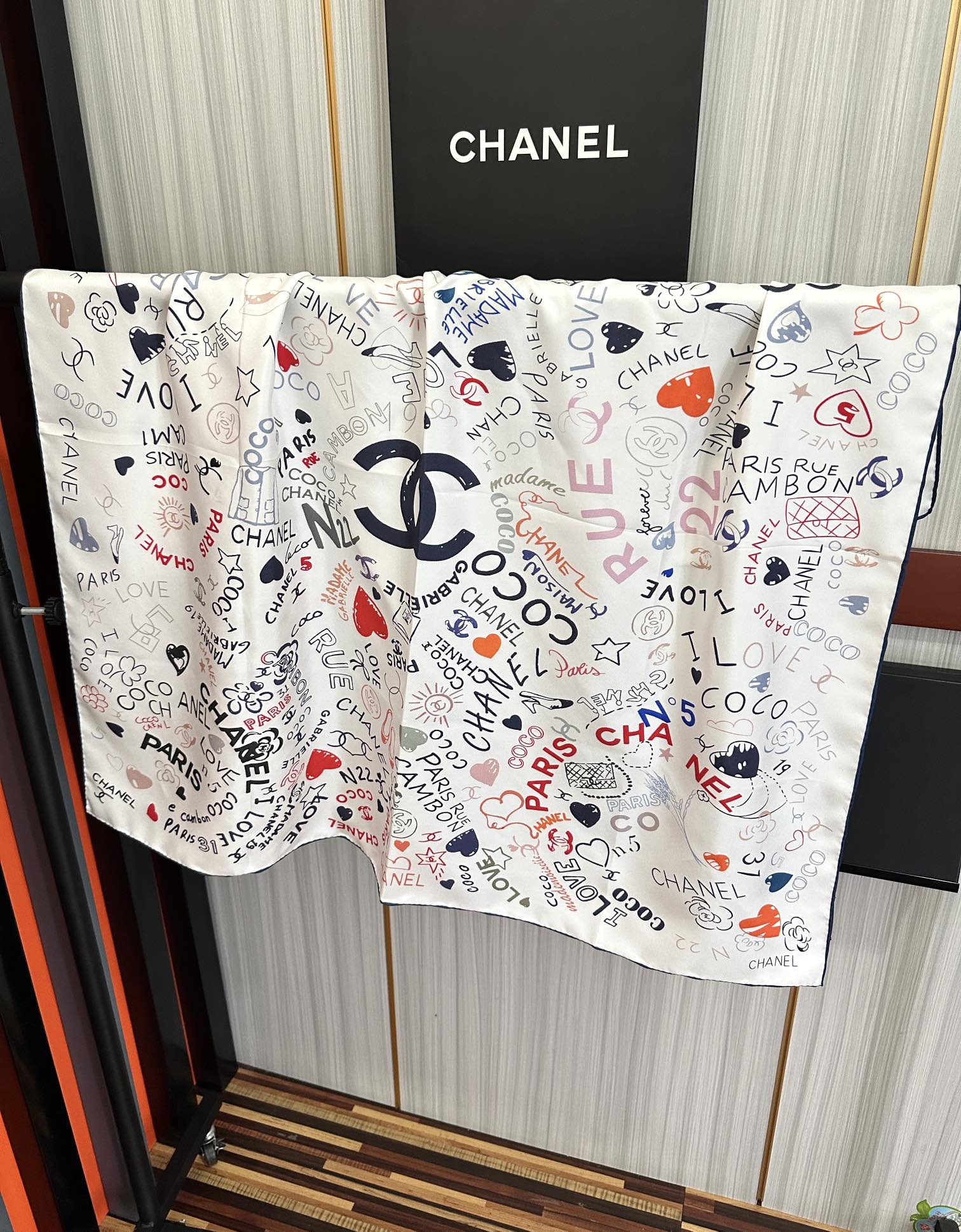  。香奈儿【18mm双面同色】浪漫爱情重磅推荐色真的超级爱的款式❤️Love,真情永在得意一条印有cha