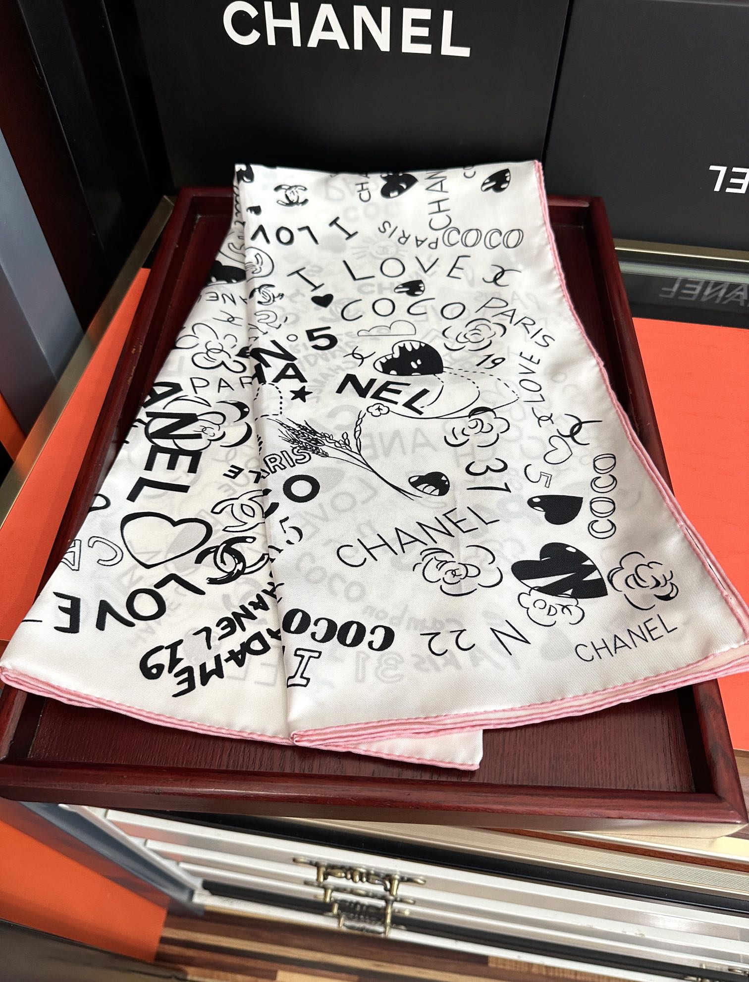 。香奈儿【18mm双面同色】浪漫爱情重磅推荐色真的超级爱的款式❤️Love,真情永在得意一条印有cha