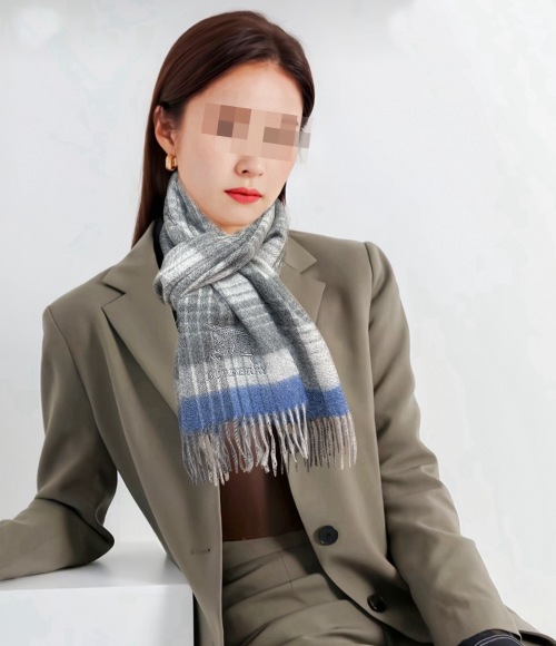 Burberry Cashmere Scarf, Classic Plaid Design, Unisex, 32x180 cm 1 Burberry Cashmere Scarf, Classic Plaid Design, Unisex, 32x180 cm