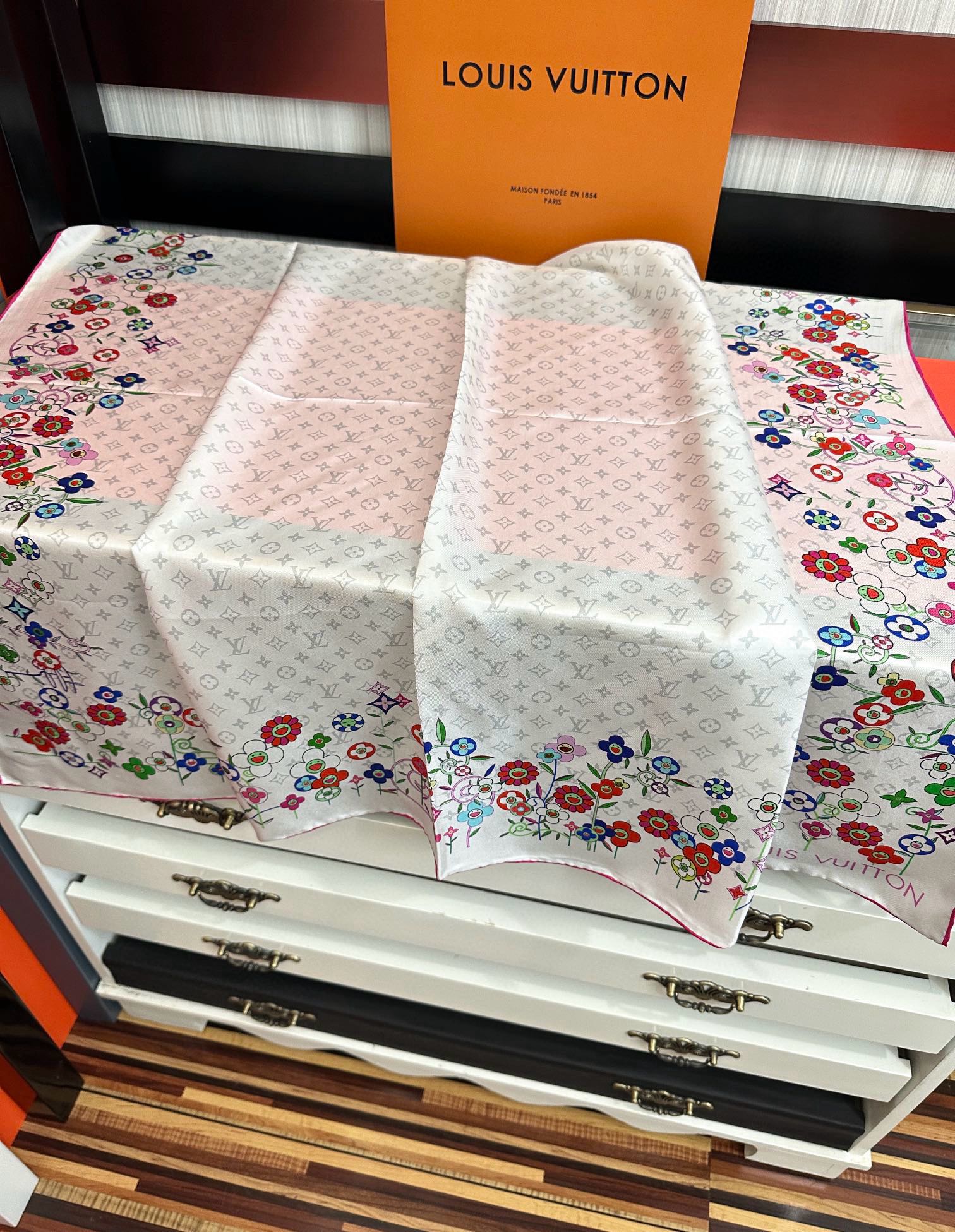 。10最新款 LV 高品质永远都是那么经典庆祝今年最流行的款式太阳顶级设计 Monogram SuPer