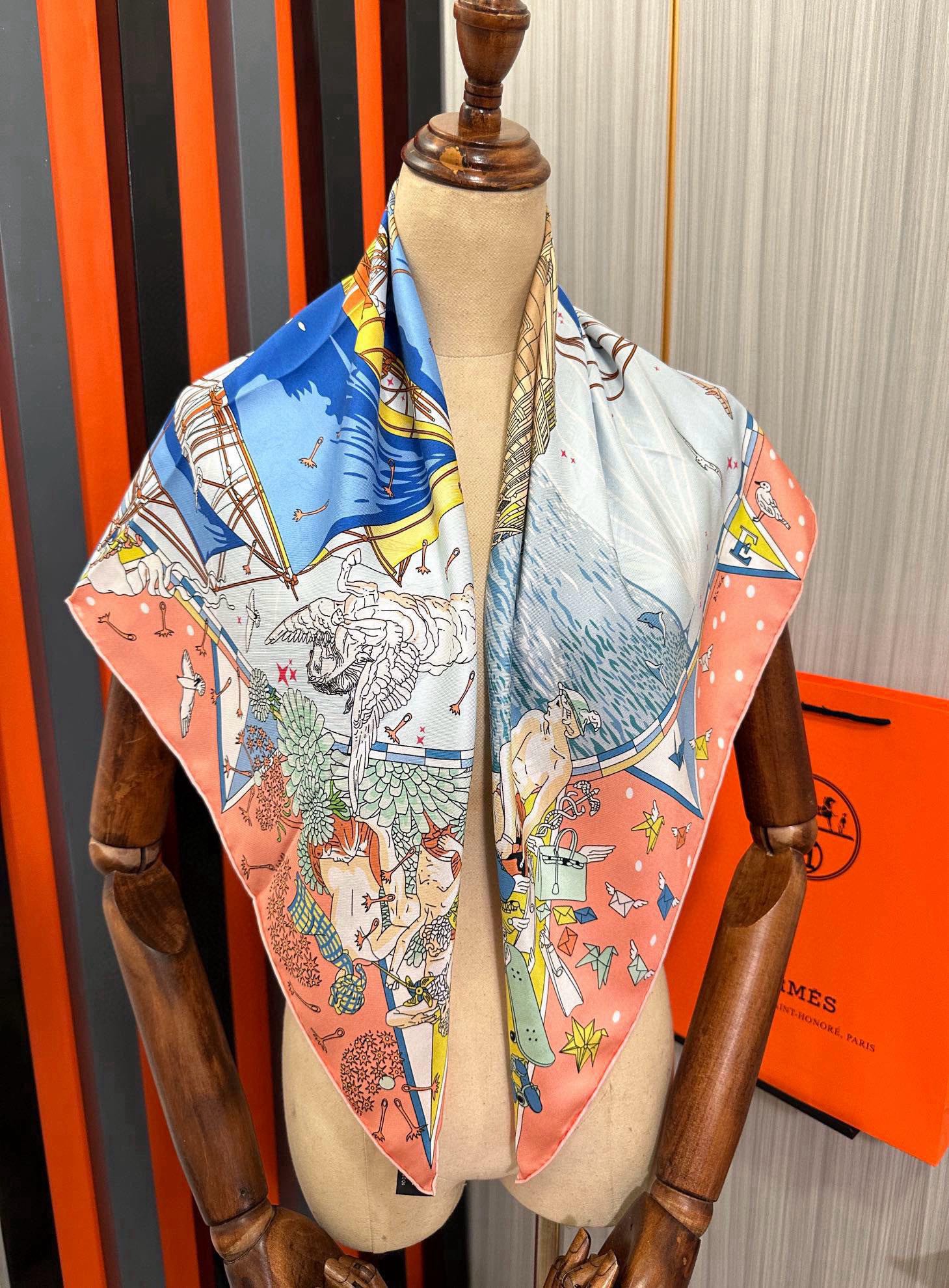 上新2025 。HERMES 重磅庆祝【爱马仕旗舰】方巾嘴唇精简时髦，品质感很显好得意好搭到上瘾的丝巾色