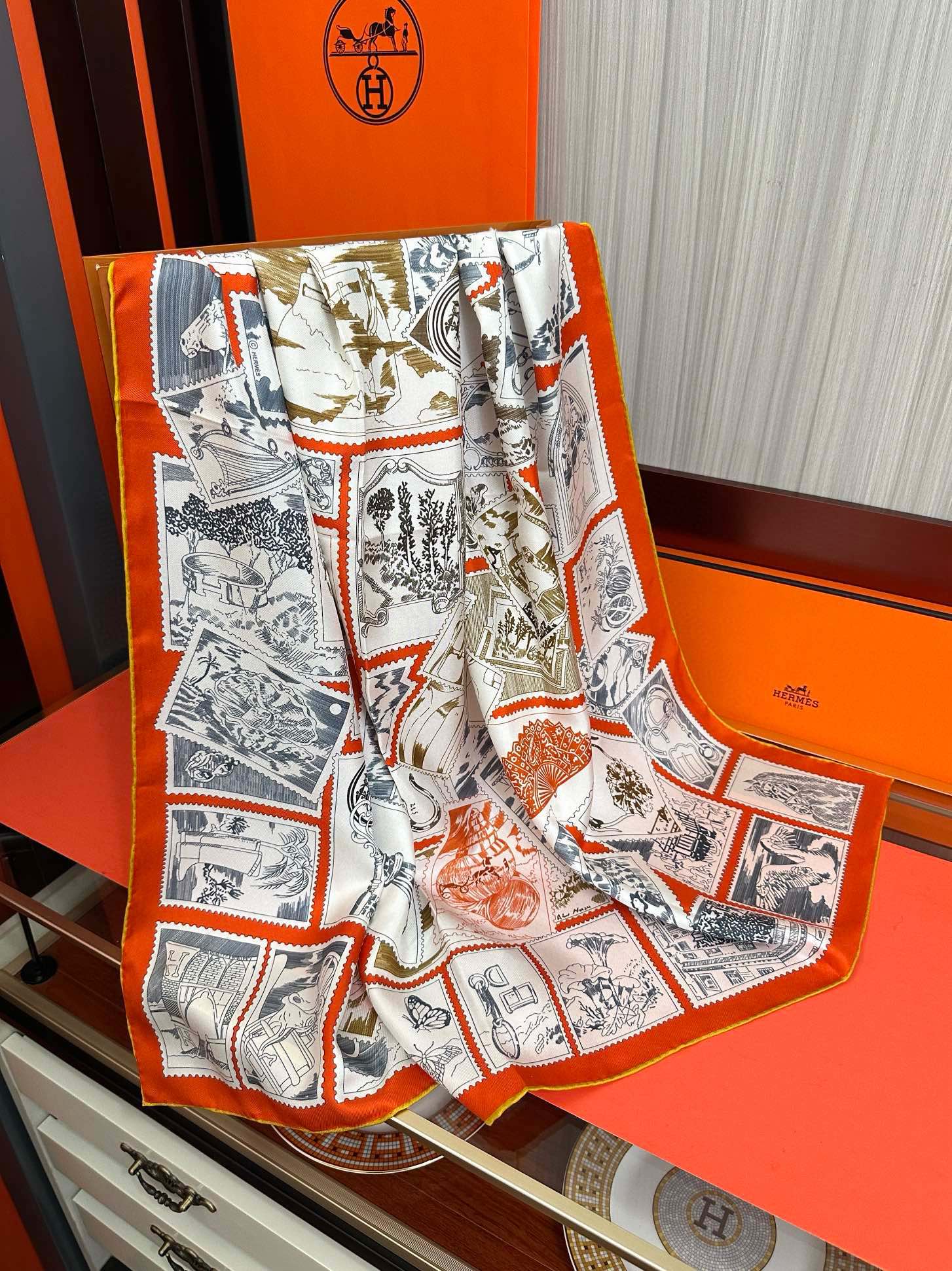 上新2025 。HERMES 重磅庆祝【福宝集邮者】90方巾嘴唇精简时髦，太美了 品质感很显好得意好搭到