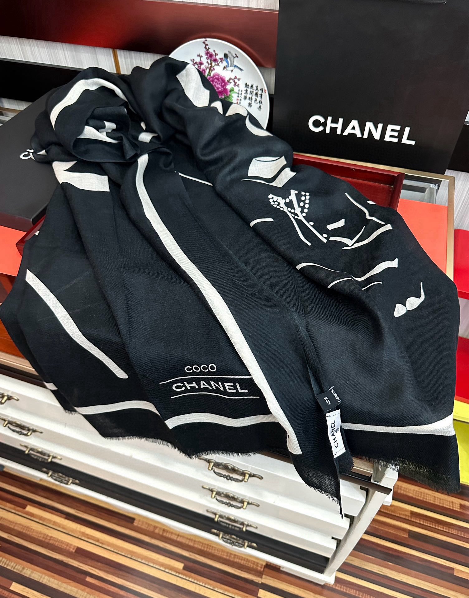 🔥2080 香奈儿 经典优雅Coco风礼物~气质到骨子里色香奶奶新一季的面料超高级，真心超级柔软，丝丝顺