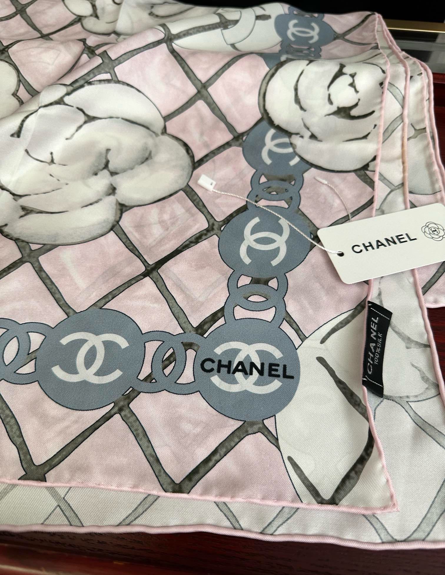 🔥2080高品质 香奈儿【山茶花系列】 精致款边 永远都是那么经典發『▪️落入安稳,经典宇宙情人』香粉欢