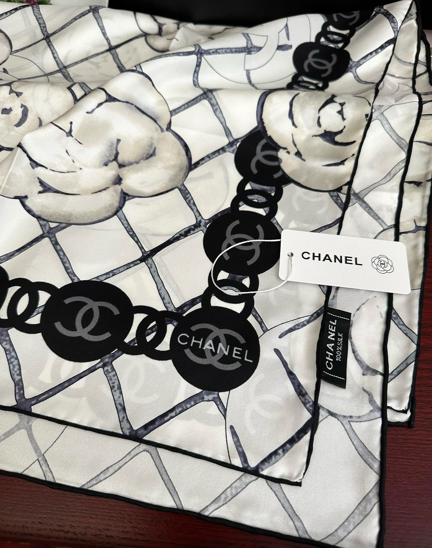 🔥2080高品质 香奈儿【山茶花系列】 精致款边 永远都是那么经典發『▪️落入安稳，经典宇宙情人』香粉欢