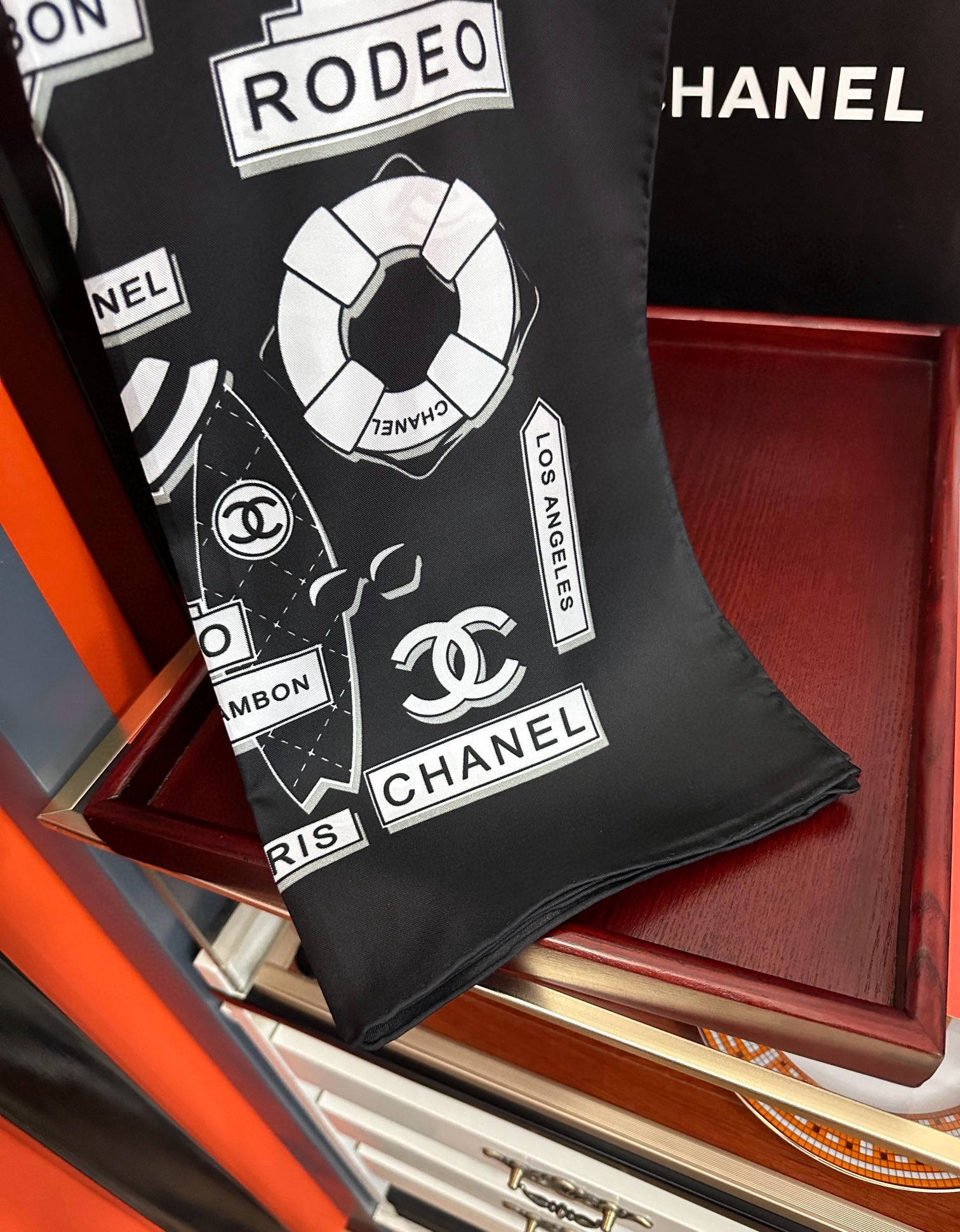  🔥2080香奈儿 顶级设计师 又一新款出货了庆祝靓女们必备款色太美了玫瑰上身效果非常美得意各种图案标志