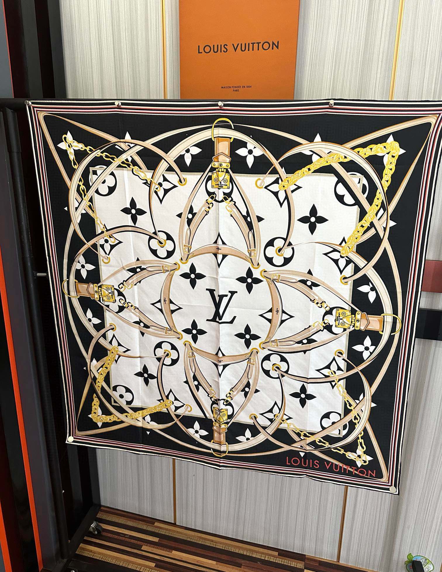 上新2025。💖L家🌟【经典款式】真丝方巾，买了都说好👍下手一定要快【高端 大爱❤️女人尤物 】货极少 