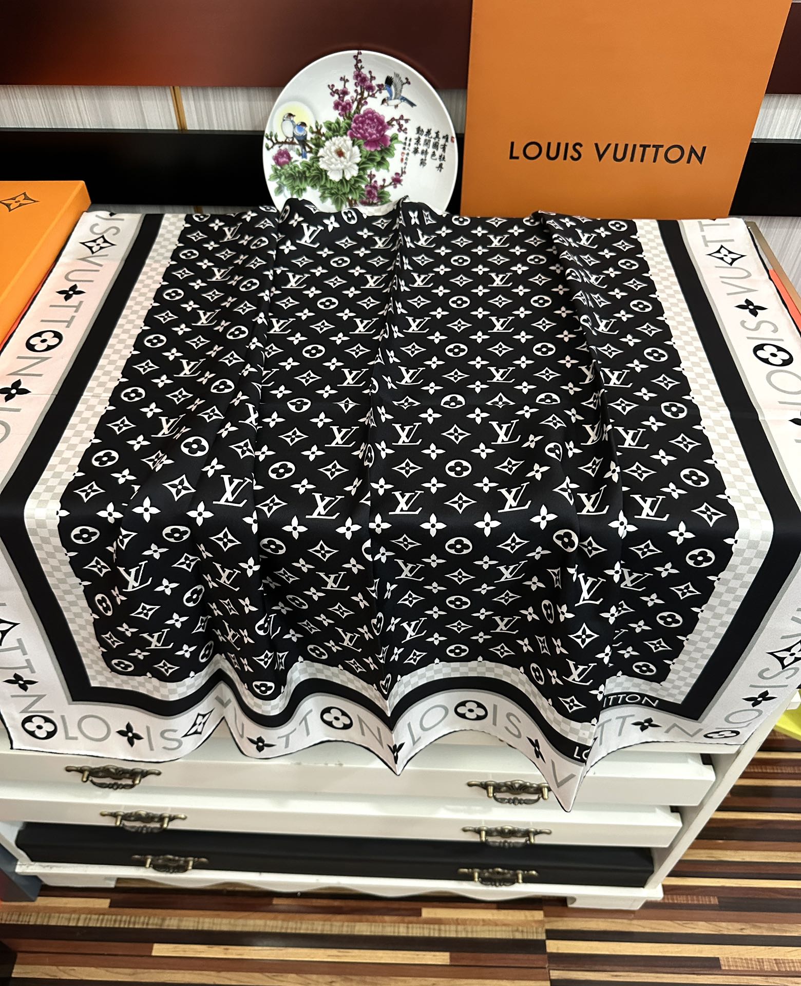 太阳 LV 25官网同步【双面同色】随便怎么围都好看發太美了庆祝顶级的设计發风格非常适合夏天搭配色随便怎