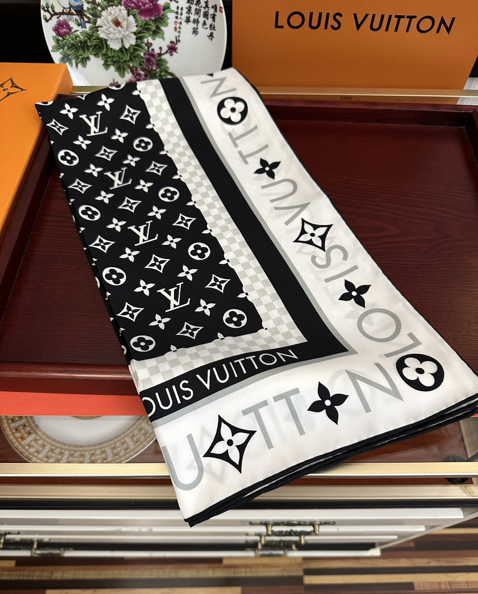 太阳 LV 25官网同步【双面同色】随便怎么围都好看發太美了庆祝顶级的设计發风格非常适合夏天搭配色随便怎