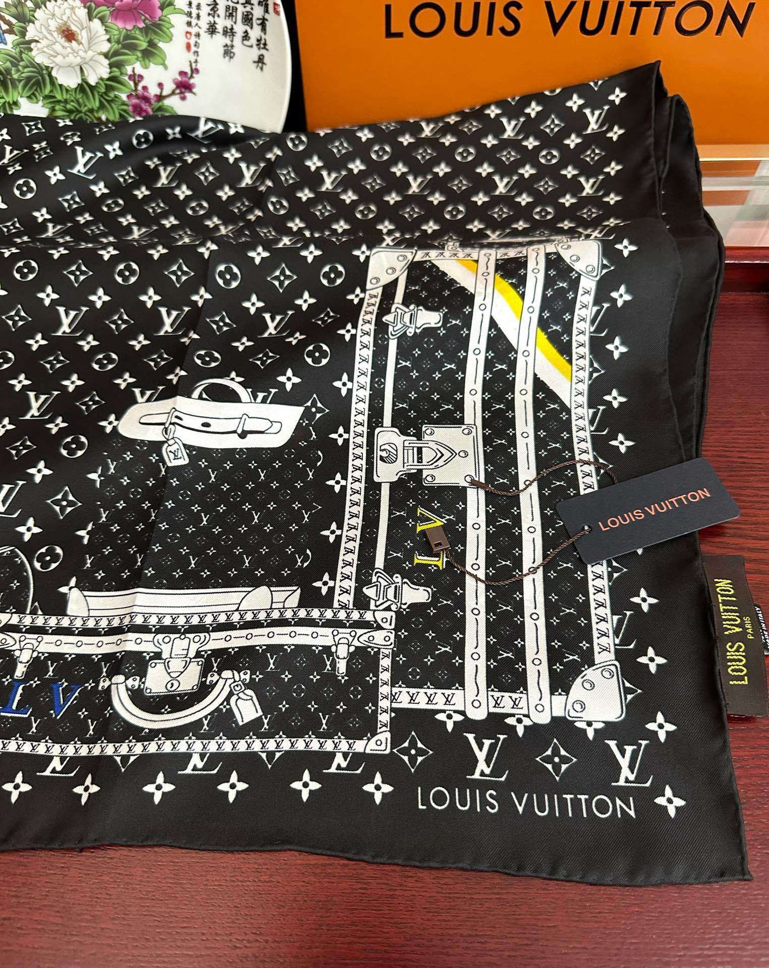 上新2025 最新款LV🌟【经典款式】真丝方巾,买了都说好👍下手一定要快【高端 大爱❤️女人尤物 】货极