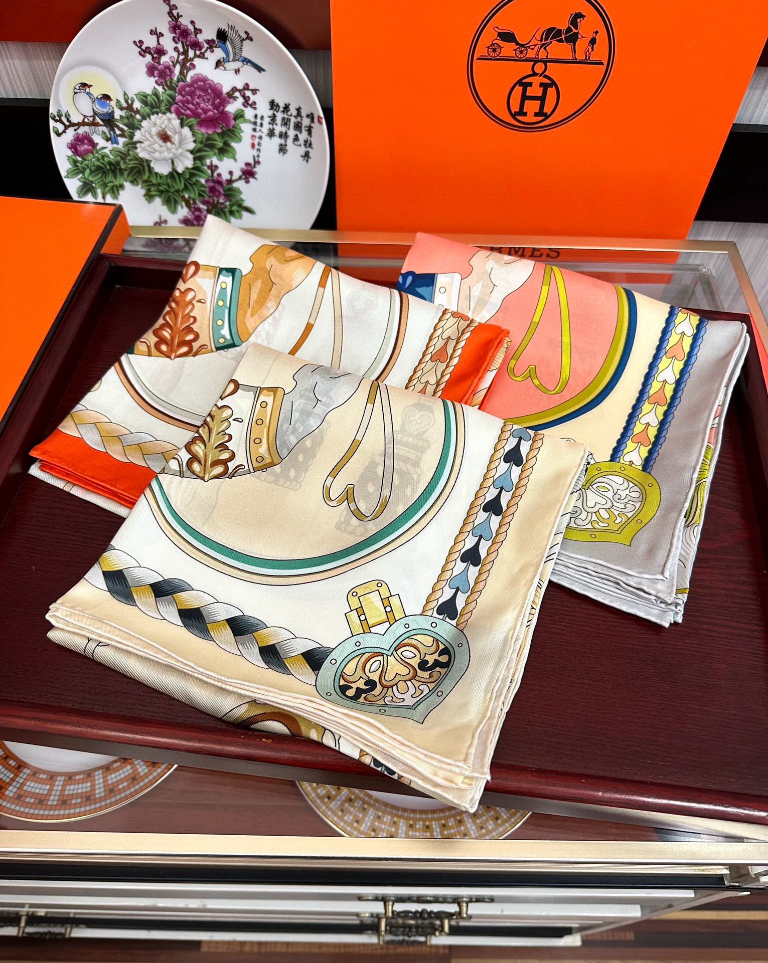 Hermès Silk Scarf 'Cheval au Galop' - Elegant Hand-Rolled Designer Scarf 5 i1751977364 198 1