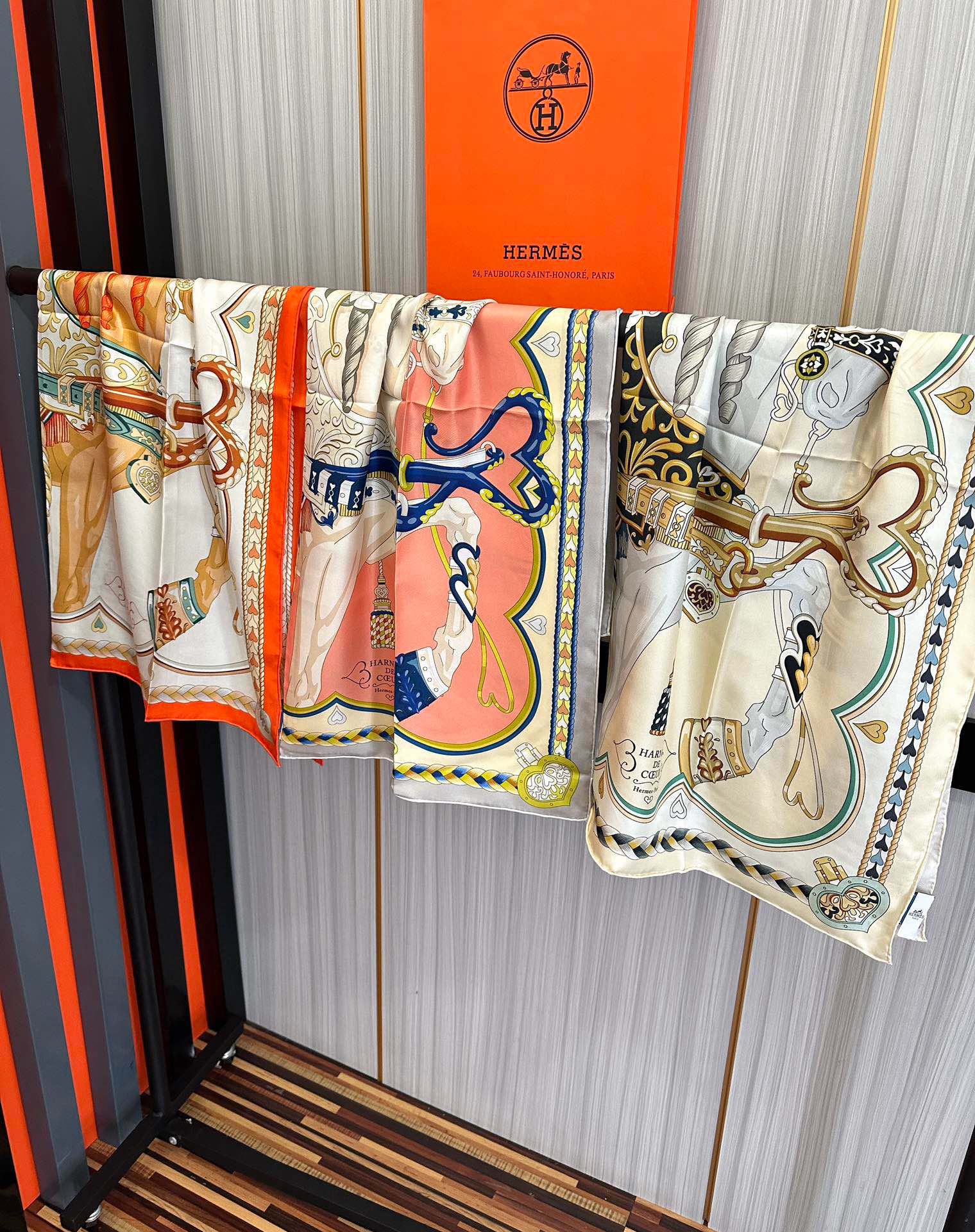 Hermès Silk Scarf 'Cheval au Galop' - Elegant Hand-Rolled Designer Scarf 4 i1751977364 4425 0