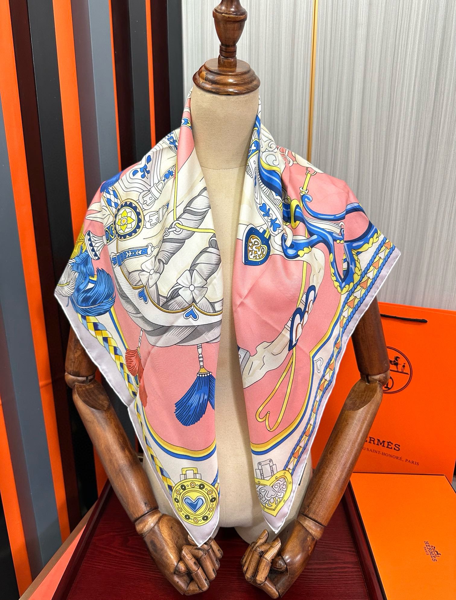 Hermès Silk Scarf 'Cheval au Galop' - Elegant Hand-Rolled Designer Scarf 10 i1751977364 8257 7