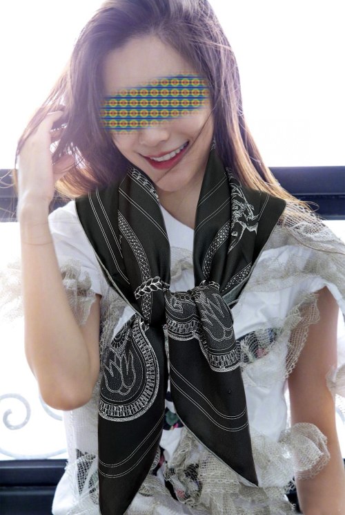 Elegant Hermes-style Silk Scarf - Timeless Design, Luxurious Feel