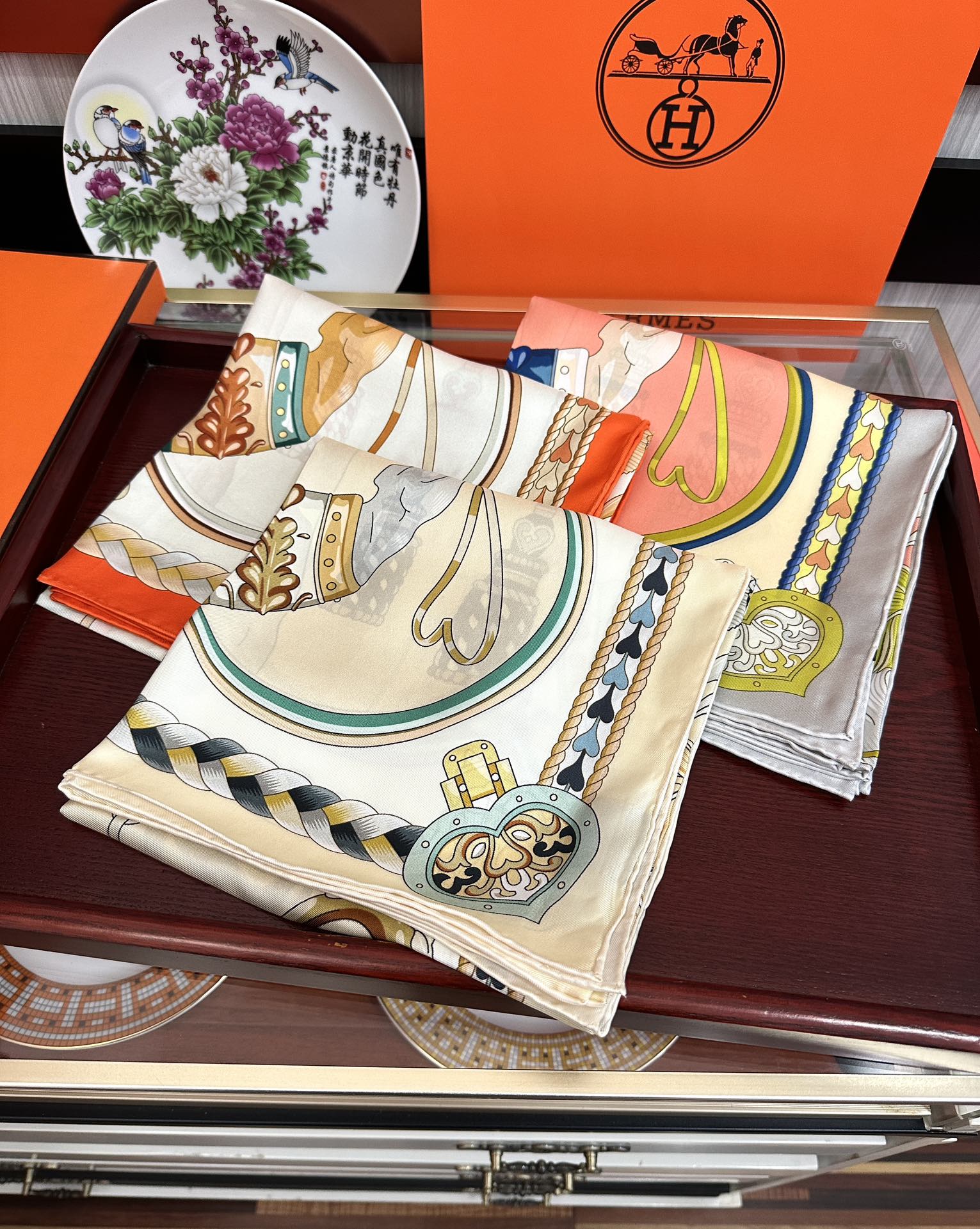 。高版本 爱马仕 2025新款【骏马奔腾】精致手工卷边，买到都说好👍下手一定要快高端 大爱❤️女人尤物 