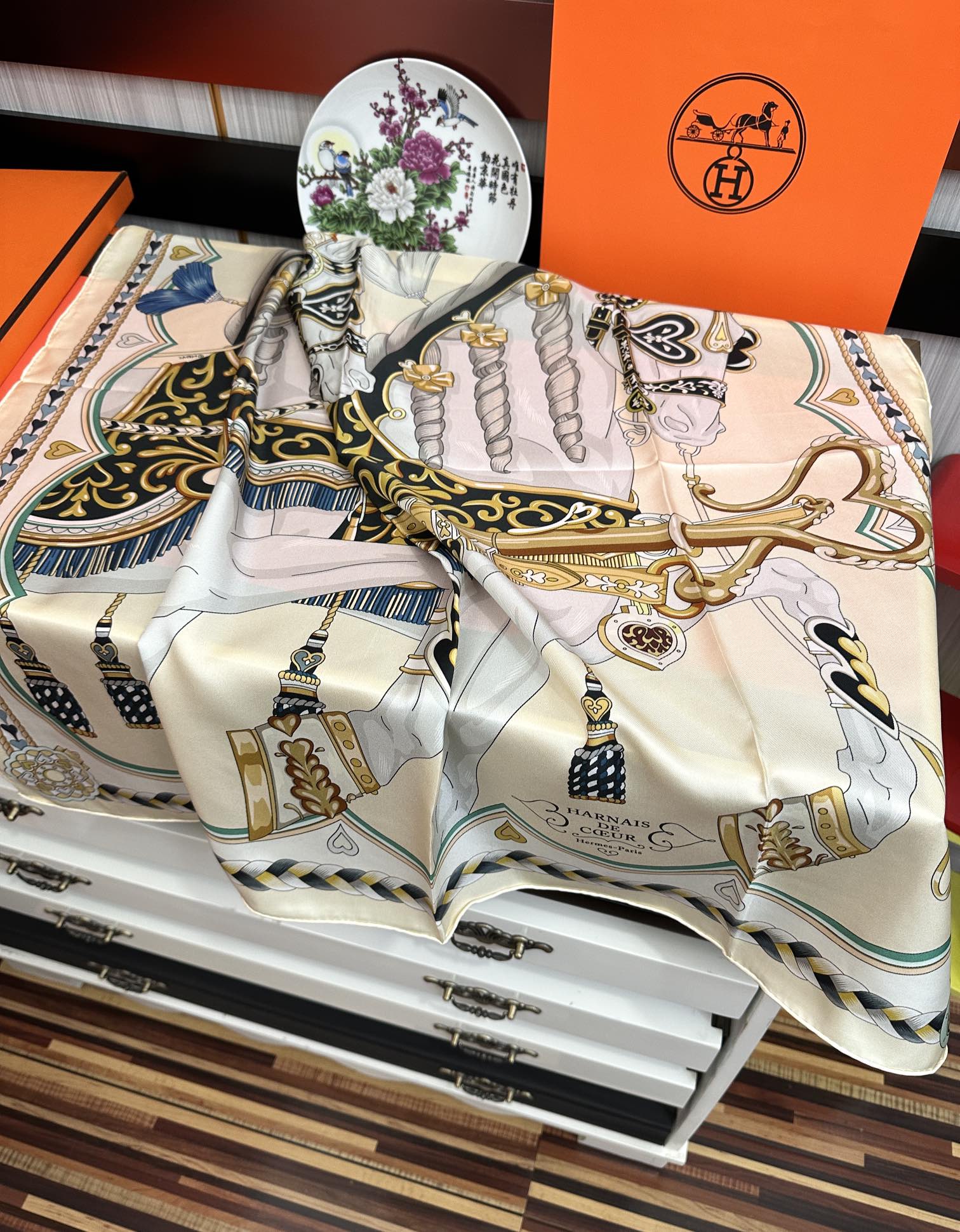 。高版本 爱马仕 2025新款【骏马奔腾】精致手工卷边，买到都说好👍下手一定要快高端 大爱❤️女人尤物 